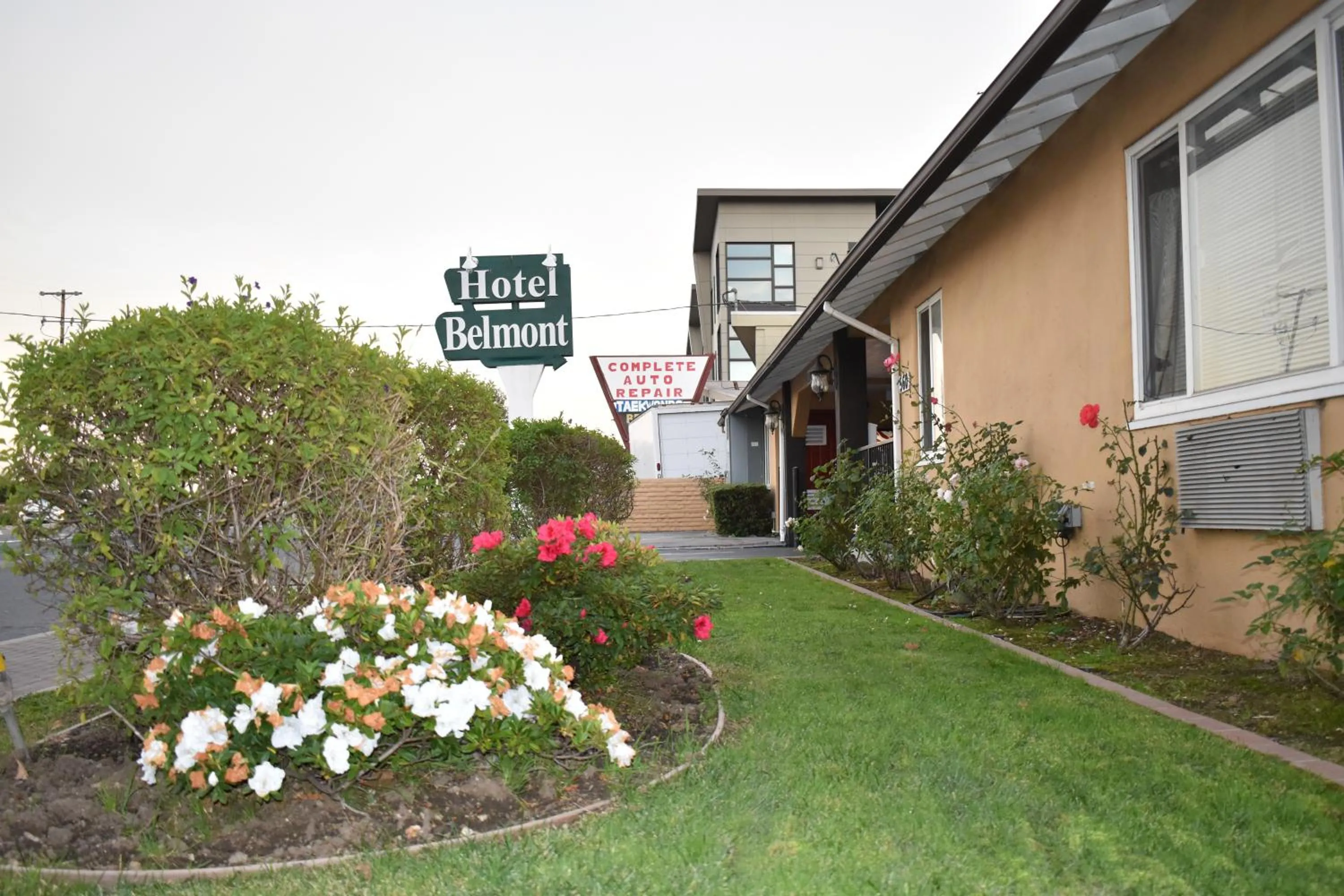 Property building in Hotel Belmont