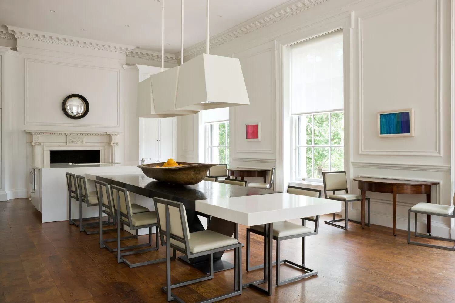 Dining area in Placemakr Dupont Circle