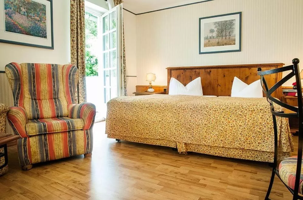 Bedroom, Bed in Landgasthof & Hotel Jagdhof