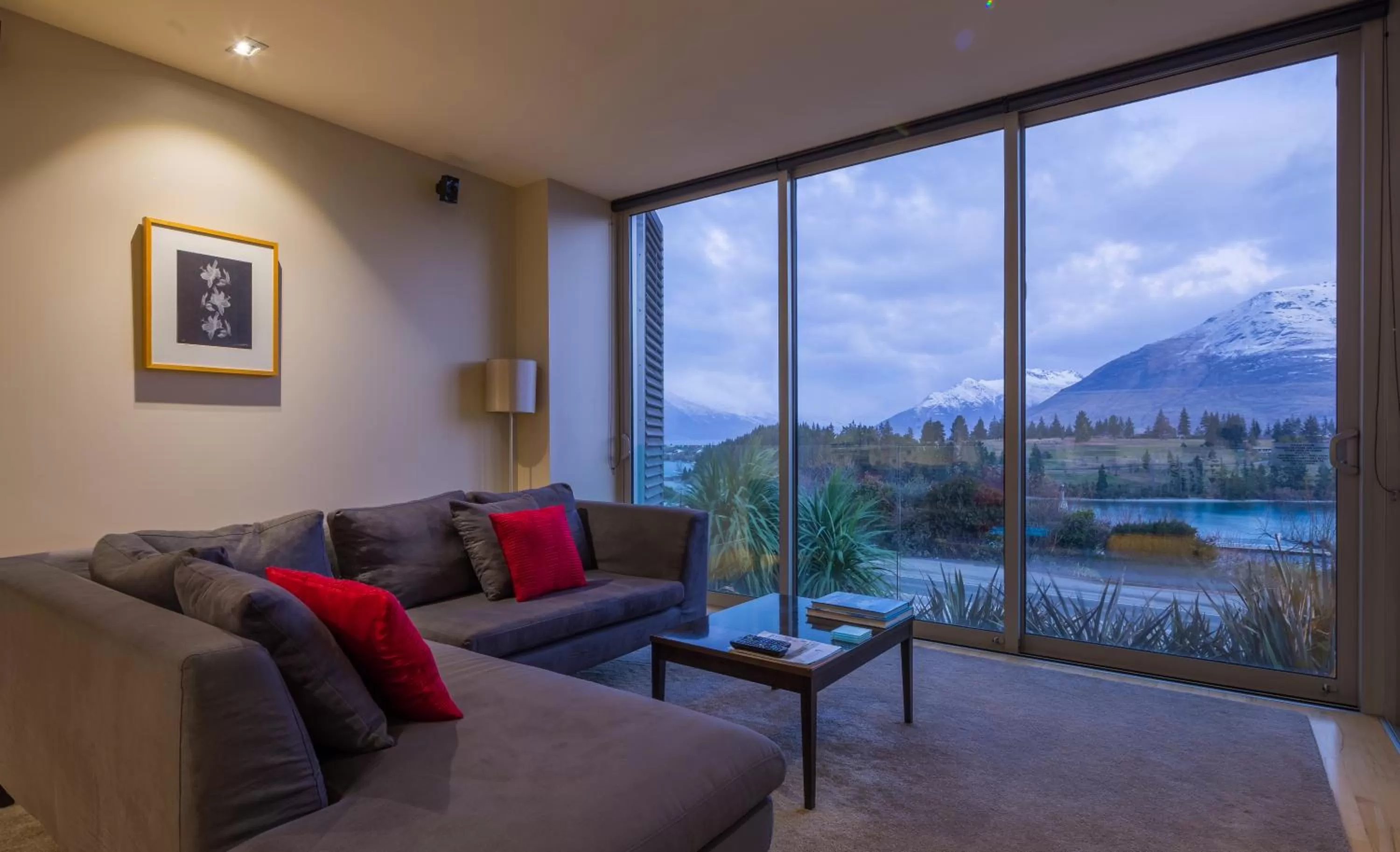 Living room in Swiss-Belsuites Pounamu Queenstown