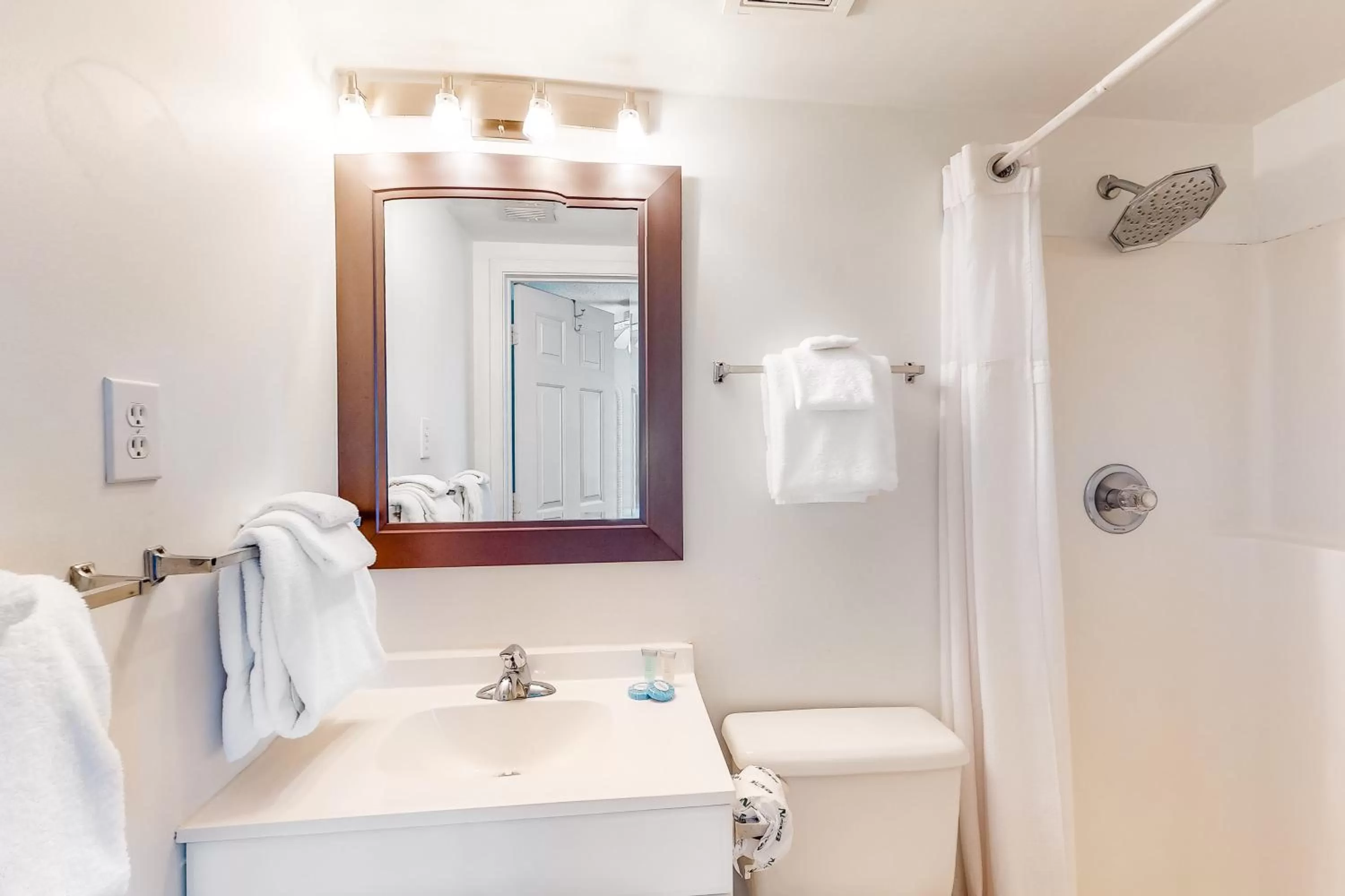 Bathroom in Tradewinds #1008