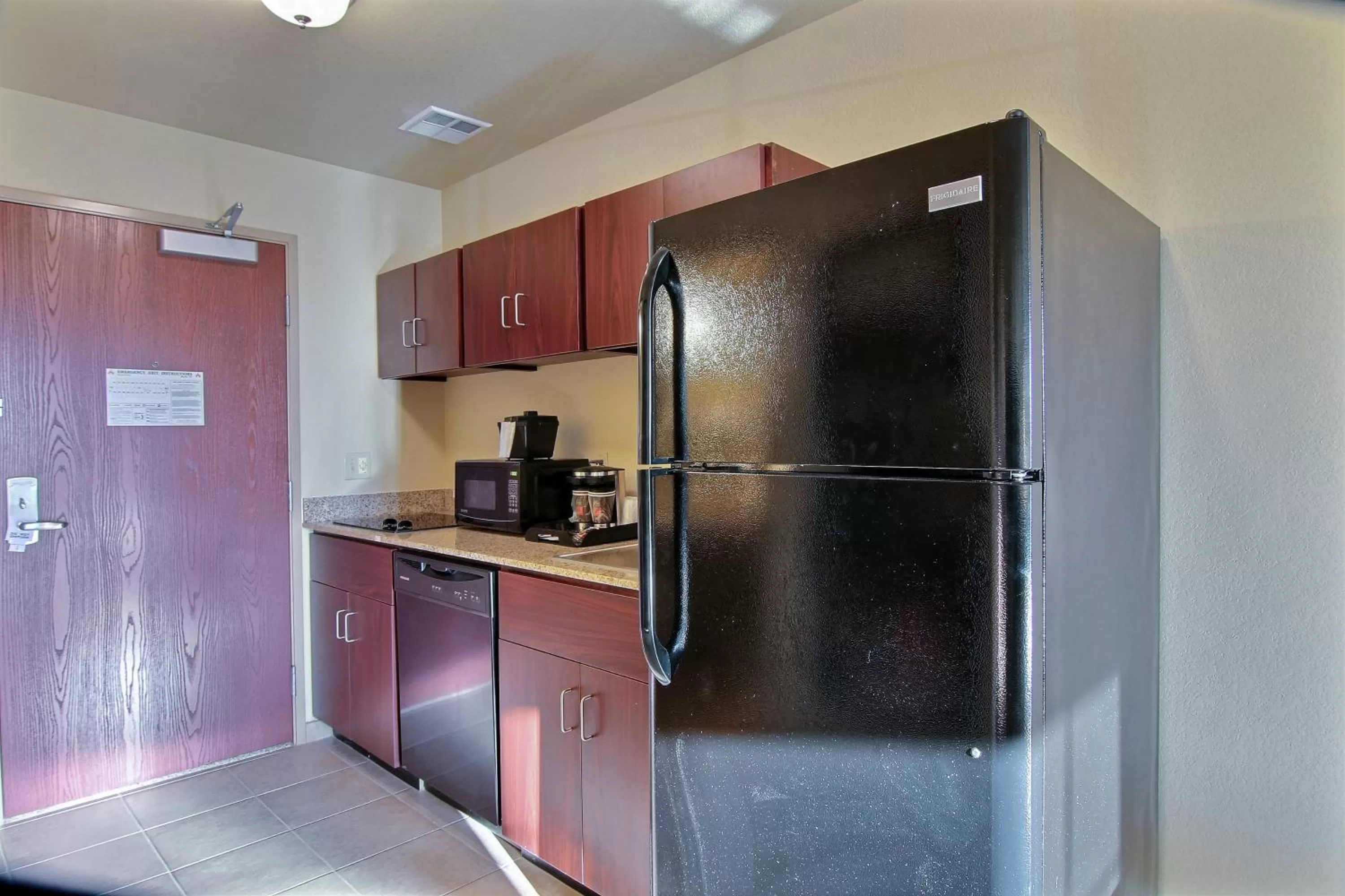 Kitchen or kitchenette in Cobblestone Hotel & Suites - McCook
