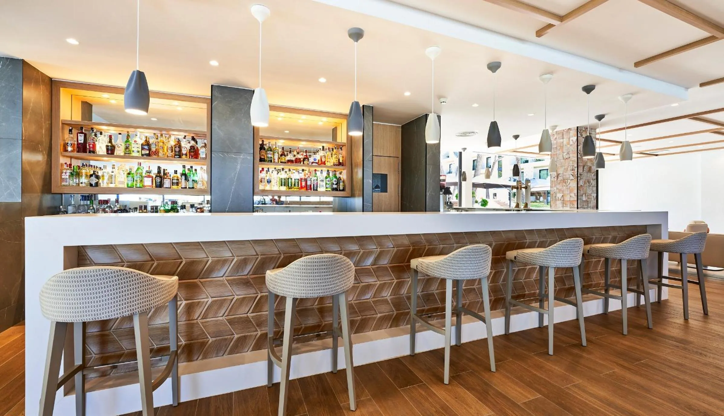 Lounge or bar in Hotel & Spa S'Entrador Playa