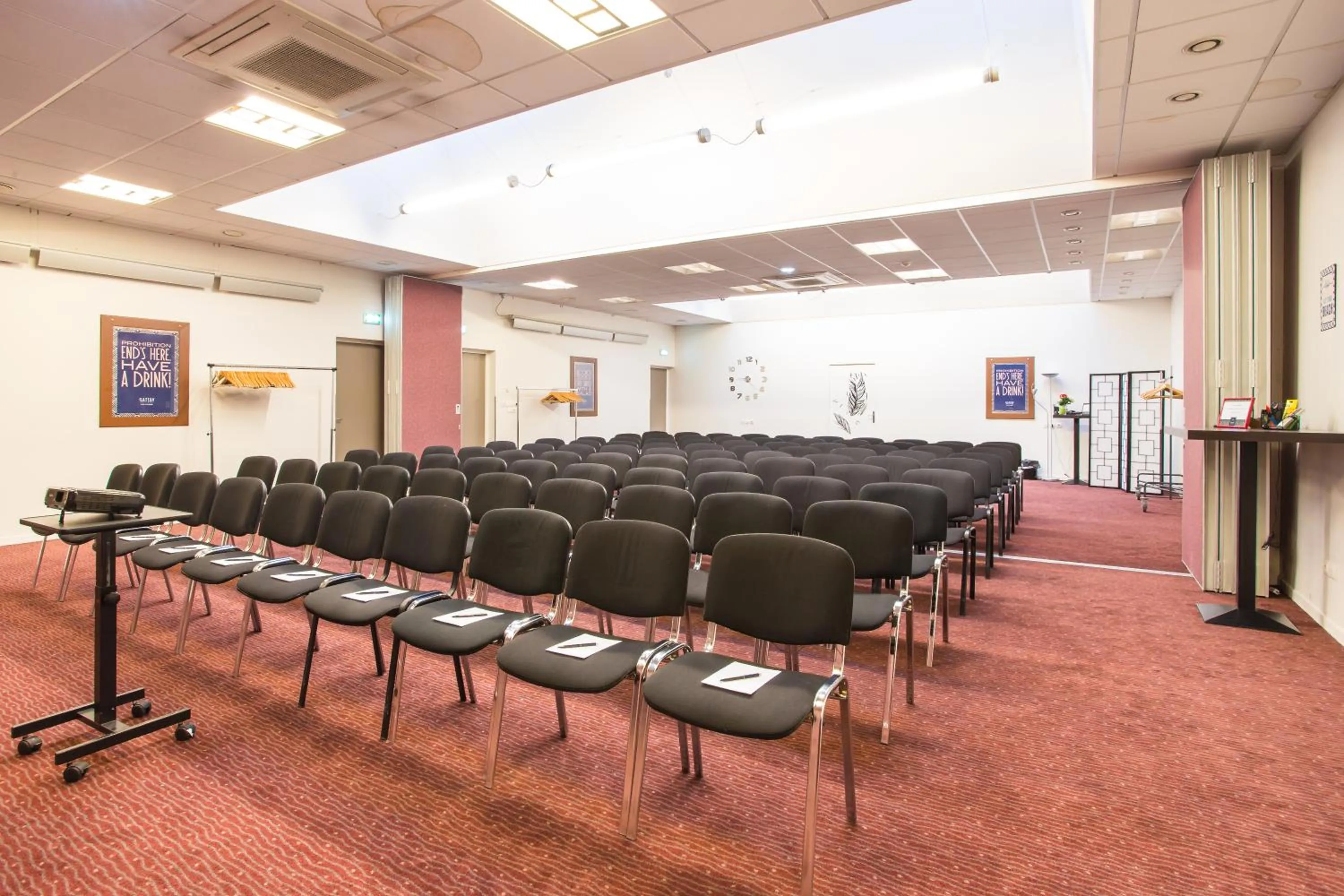 Meeting/conference room in Hotel Gatsby by HappyCulture