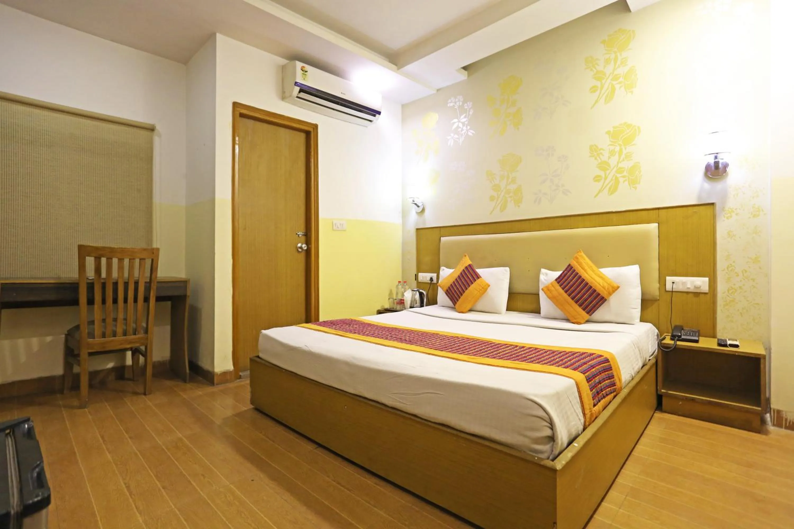 Bed in Hotel Aeroporto Nearest Landmark Aerocity delhi