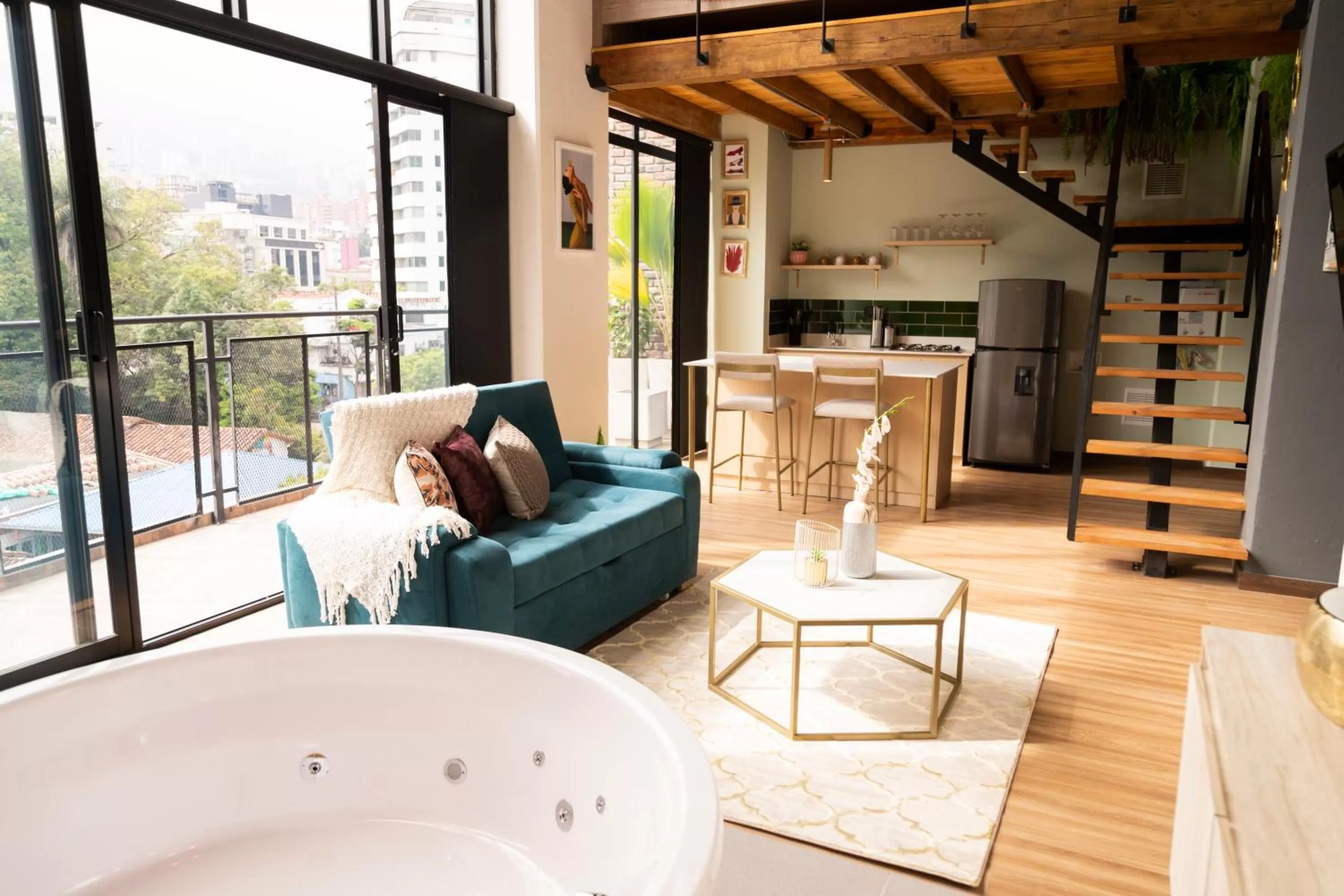 Photo of the whole room in Royal Living Poblado