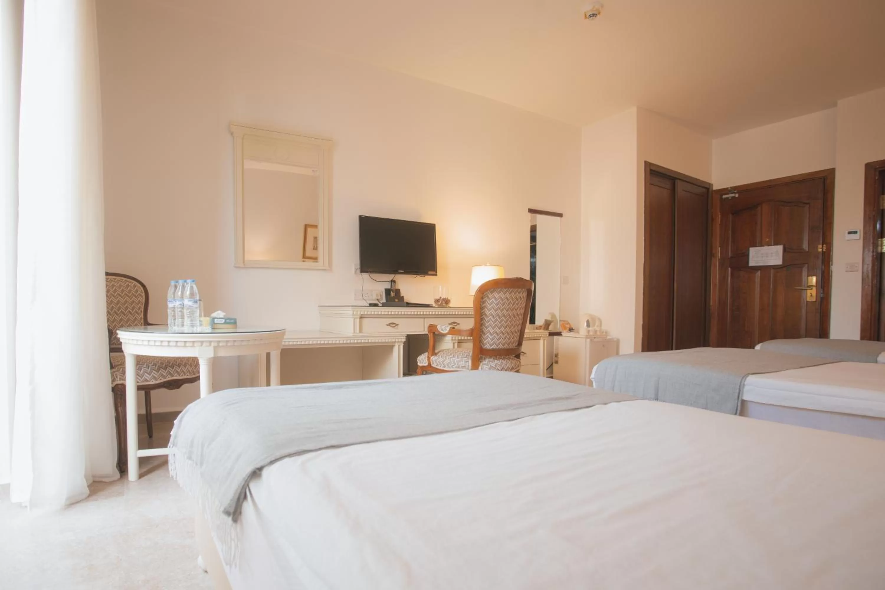 Communal lounge/ TV room, Bed in Grand Hotel Madaba