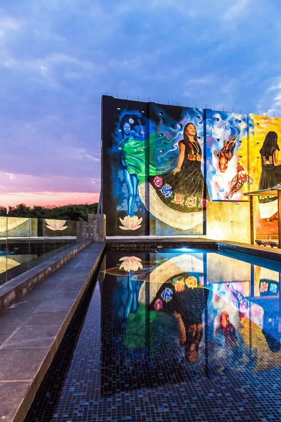 Decorative detail, Swimming Pool in Cabane Container Boutique Hotel