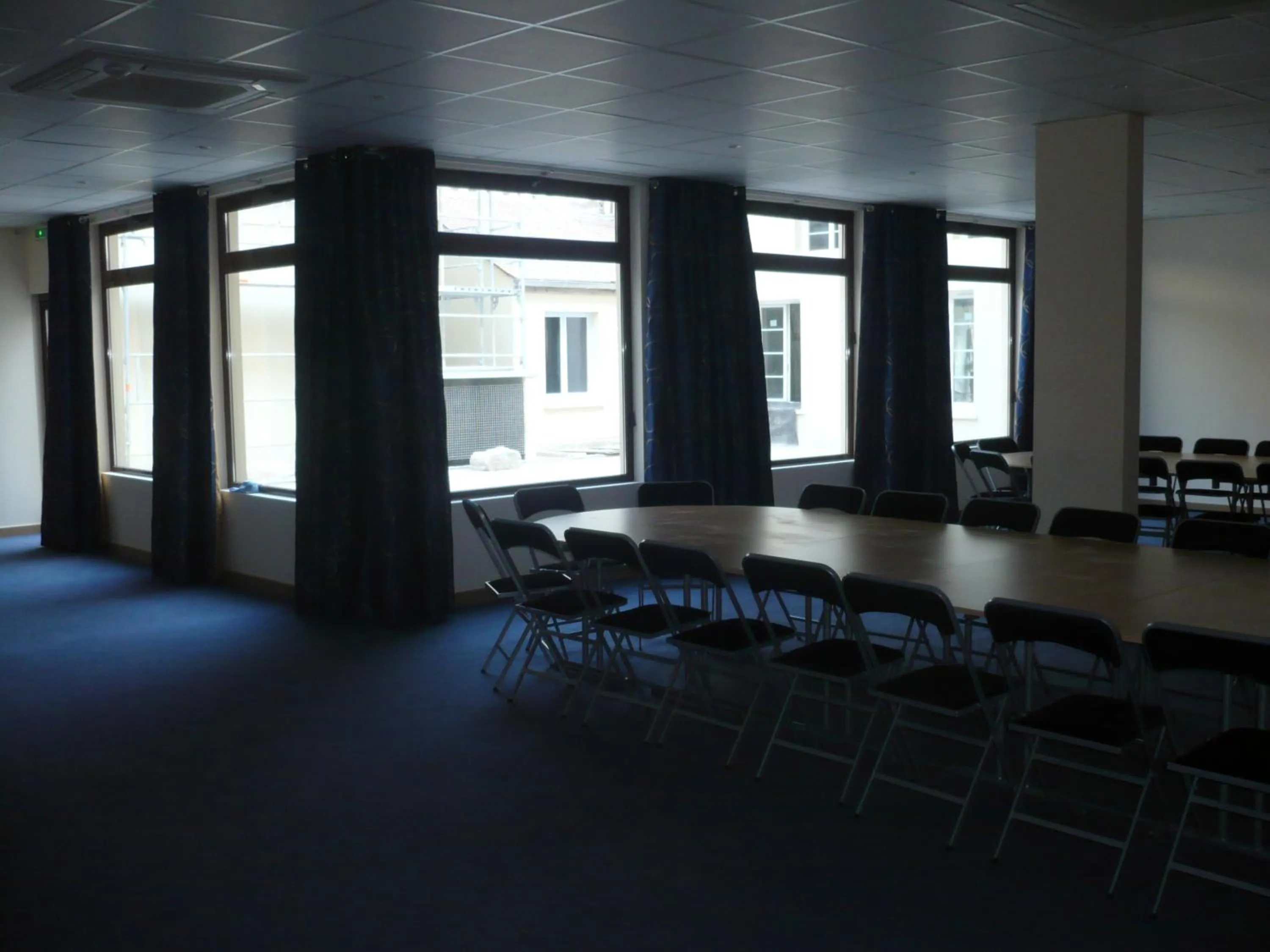 Business facilities in Hotel De France