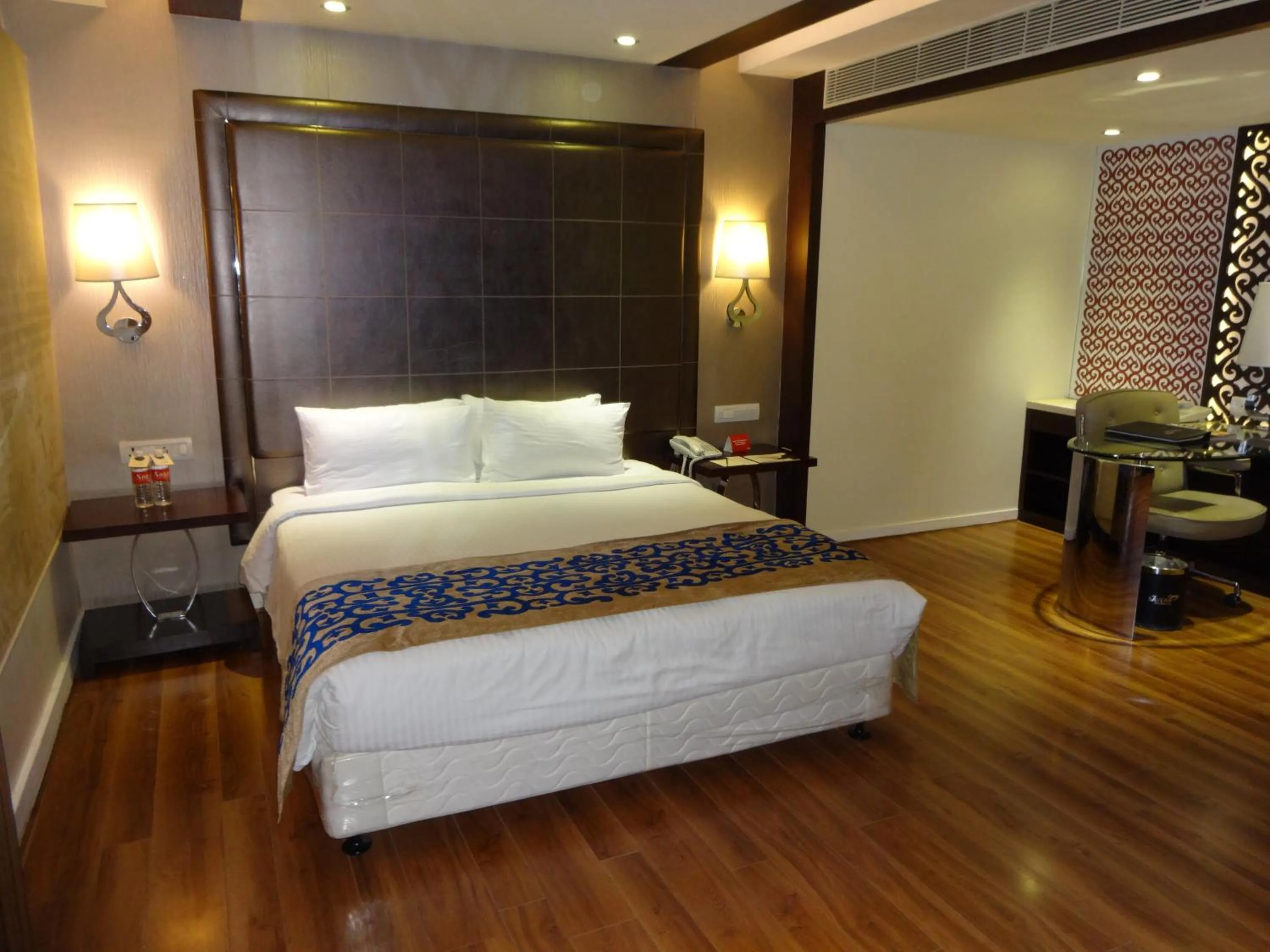 Bedroom, Bed in Savera Hotel