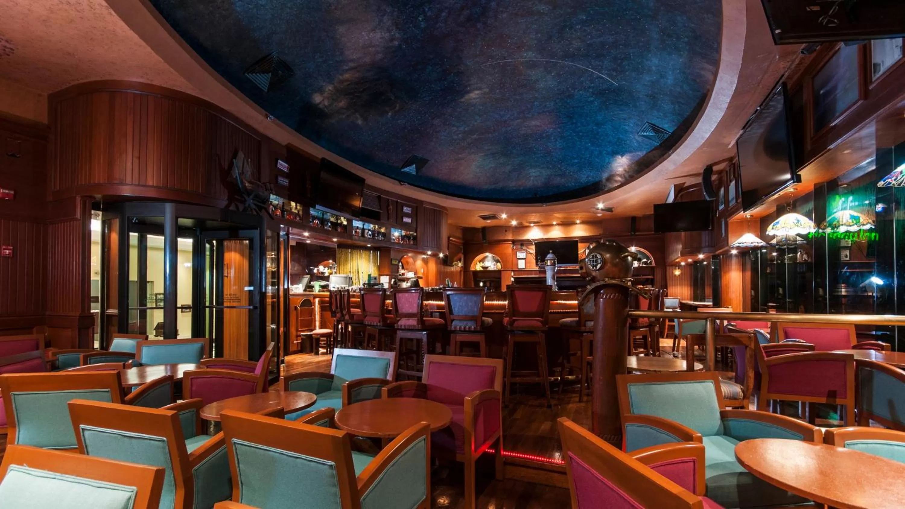 Lounge or bar in Holiday Inn Ciudad Del Carmen by IHG