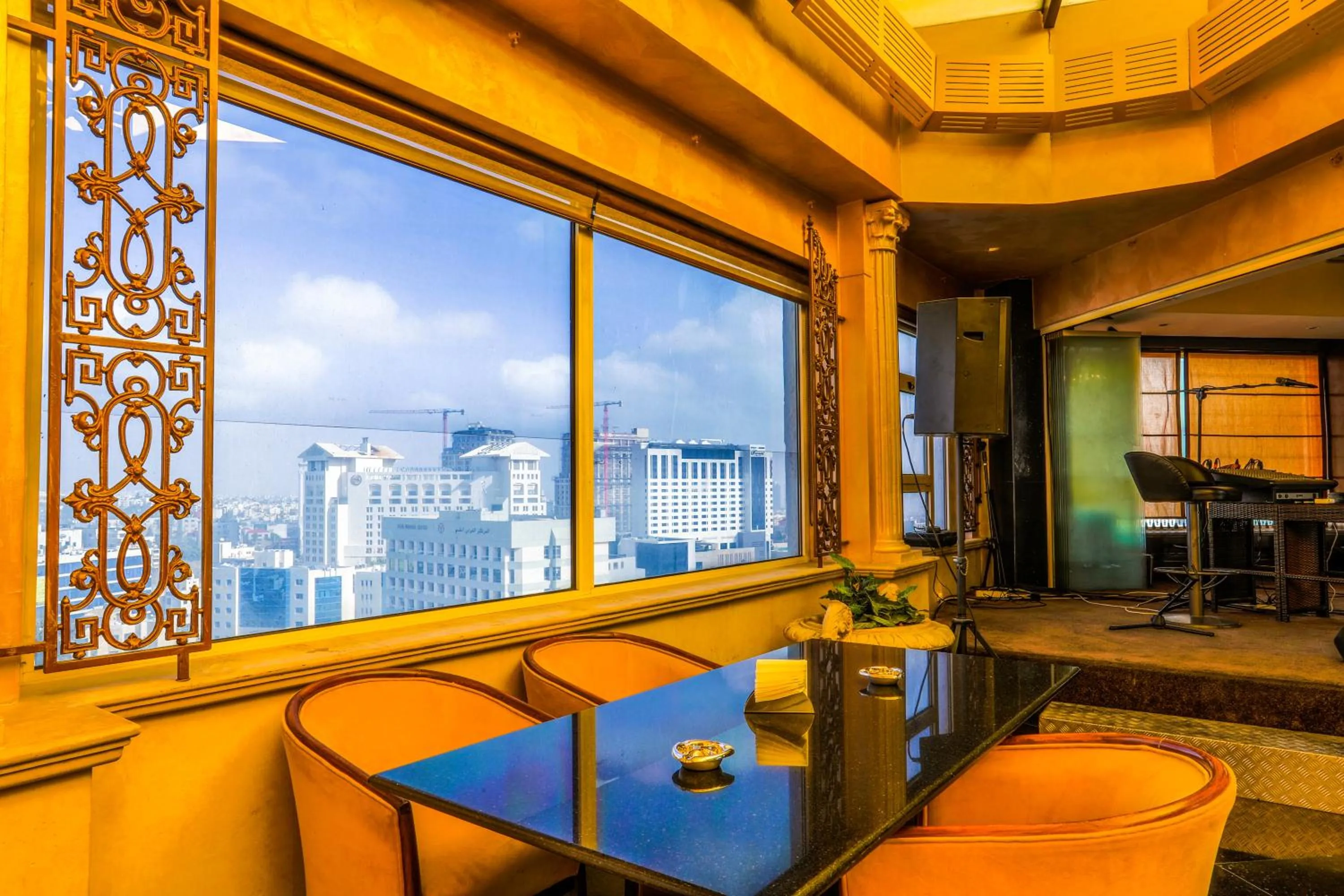 Nightclub / DJ in Bristol Hotel