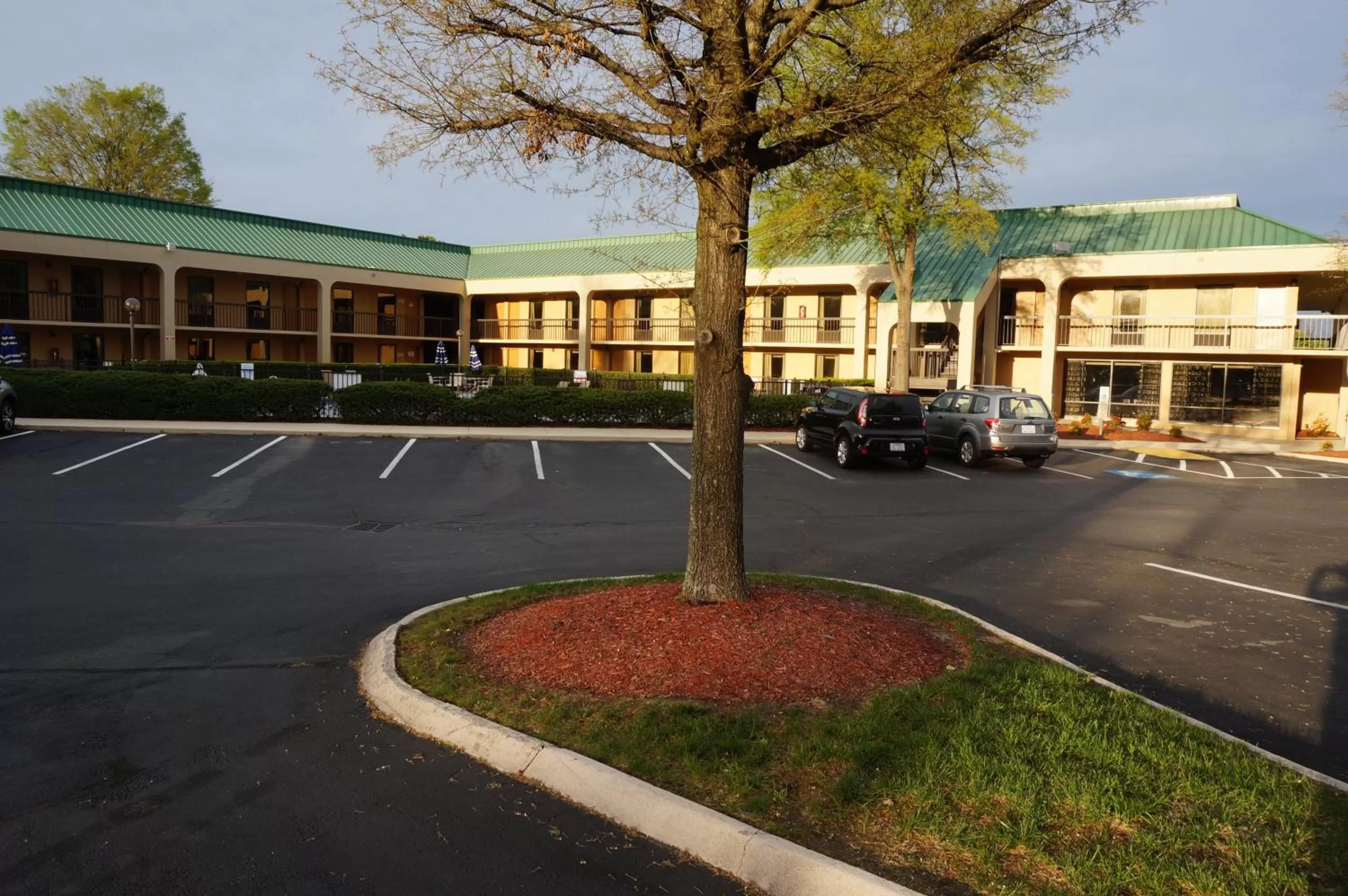 Property building in Howard Johnson by Wyndham Greensboro Near the Coliseum