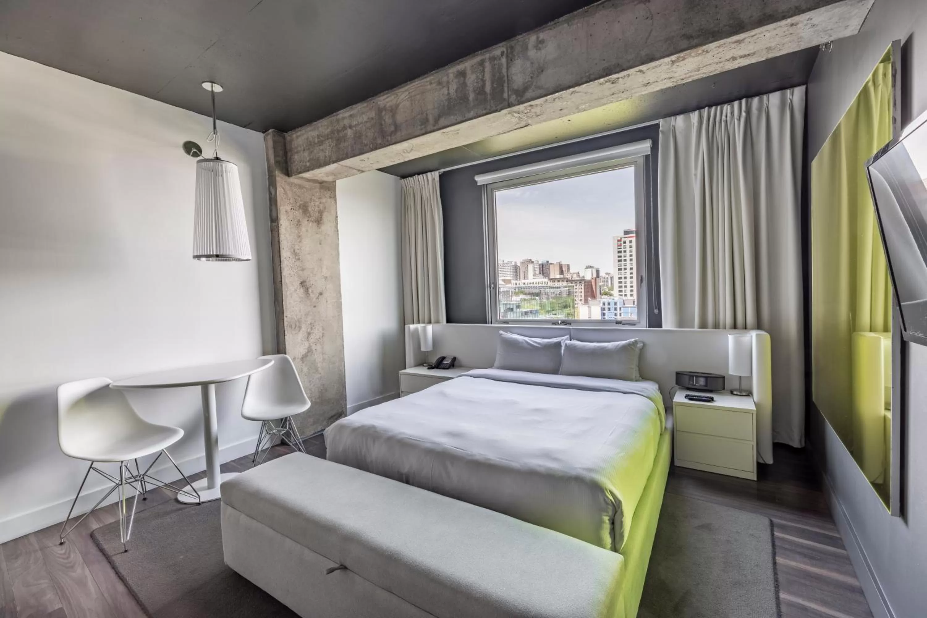 Bedroom, Bed in Hotel Zero 1 Montreal