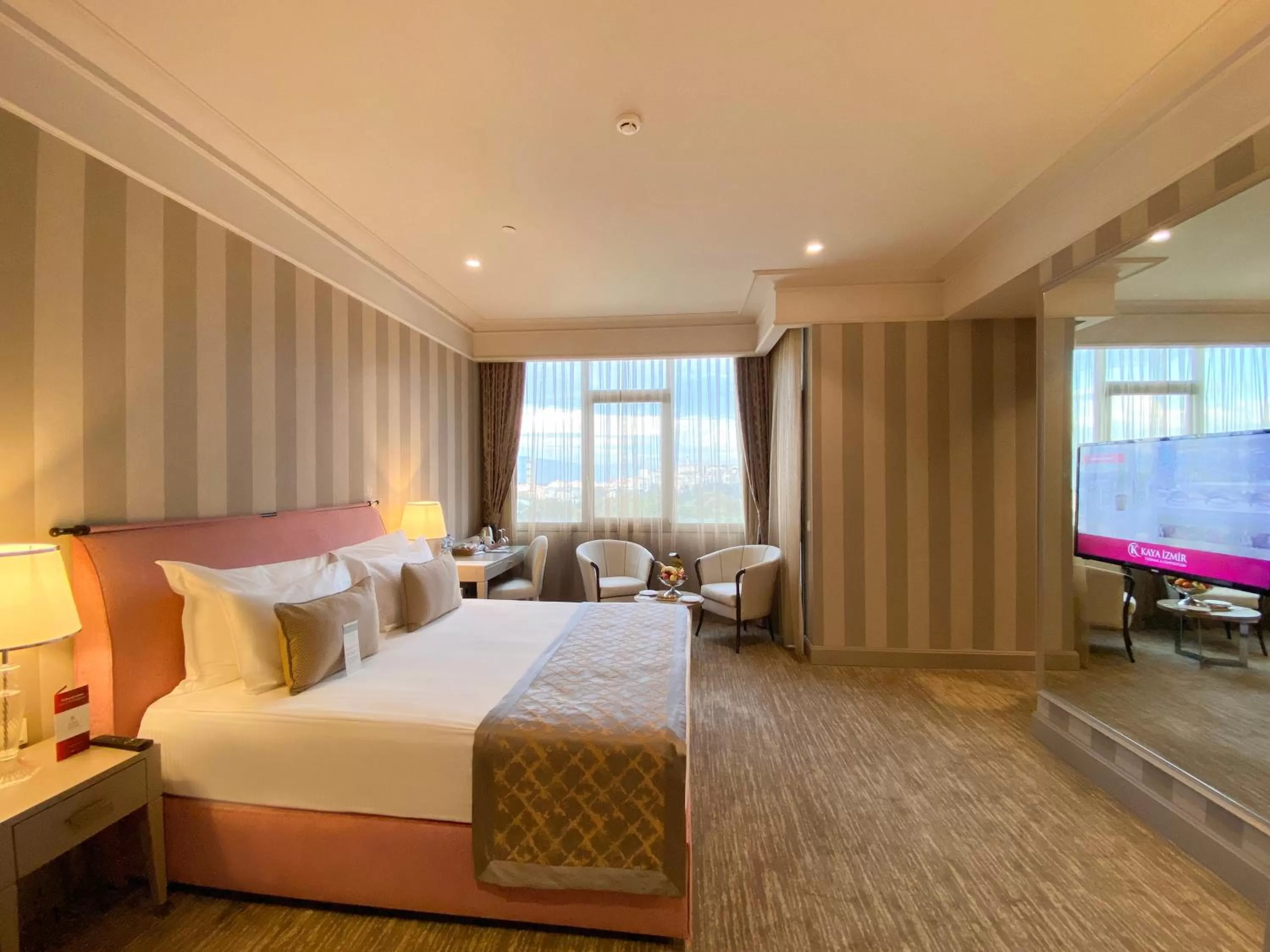 Photo of the whole room, Bed in Kaya Izmir Thermal & Convention