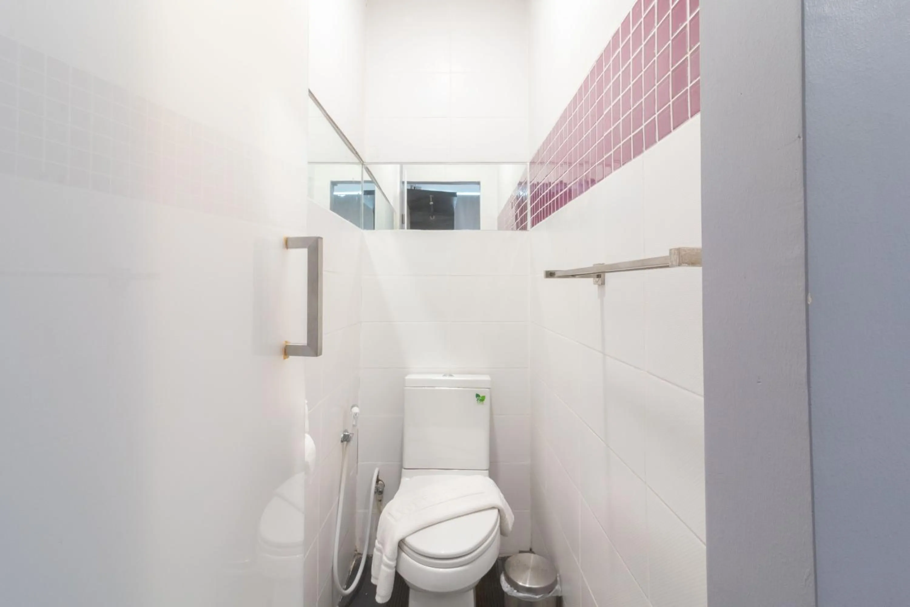 Bathroom in CheQinn Hostel - Sukhumvit 4 Nana Plaza