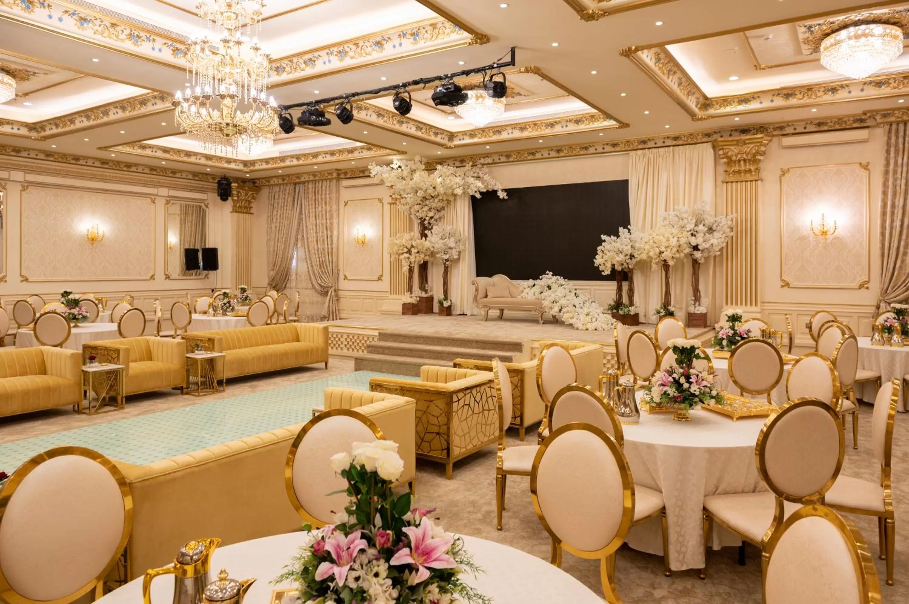 Restaurant/Places to Eat in Seasons Park Hotel