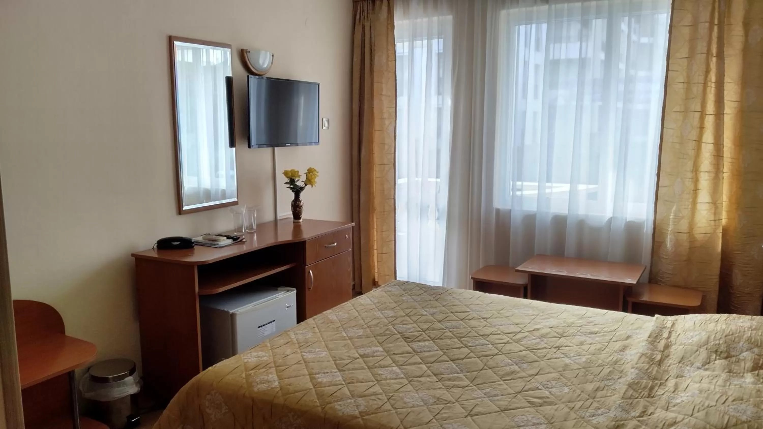 Deluxe Double Room with Balcony in Victoria Family Hotel