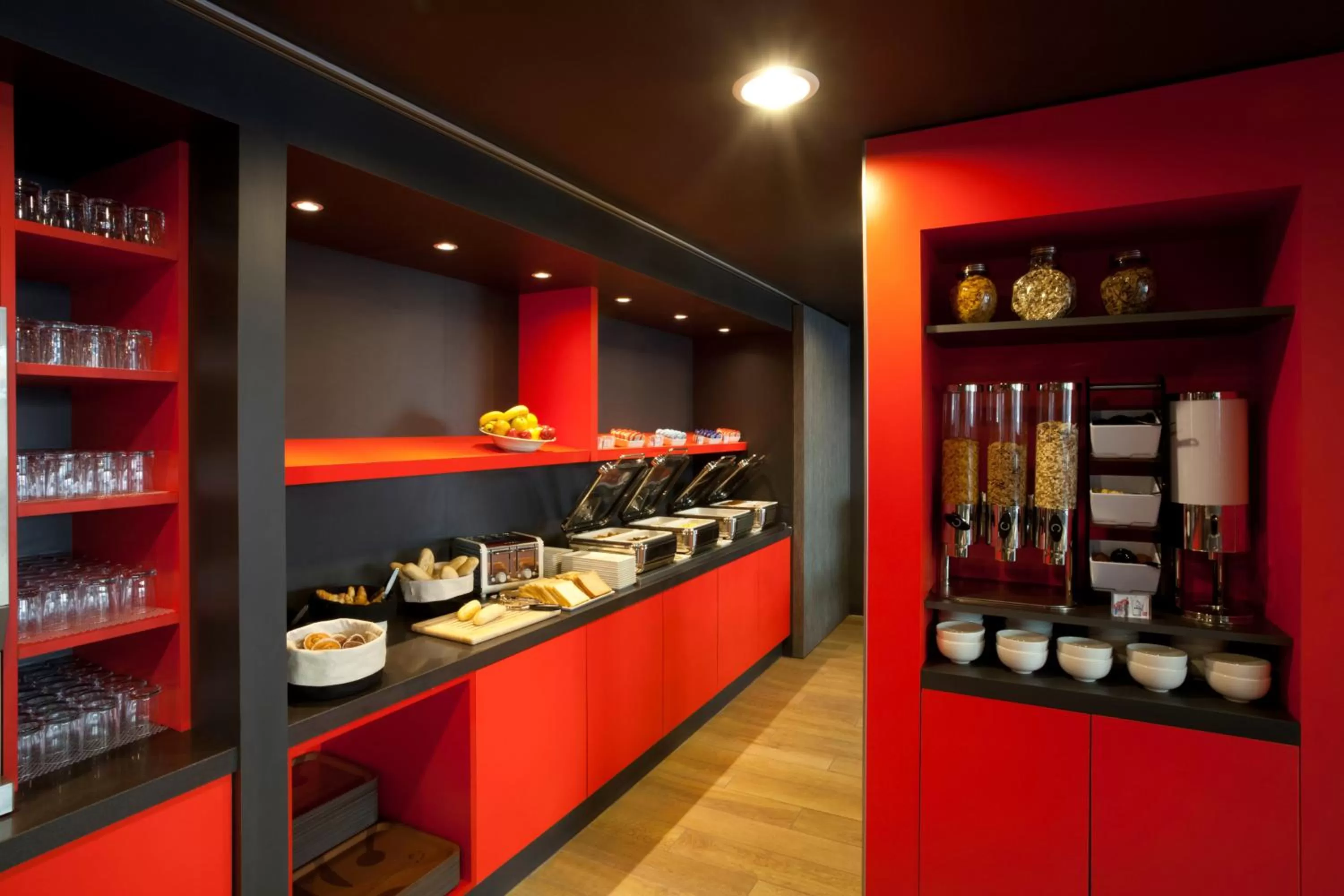 Restaurant/places to eat in ibis Brighton City Centre - Station