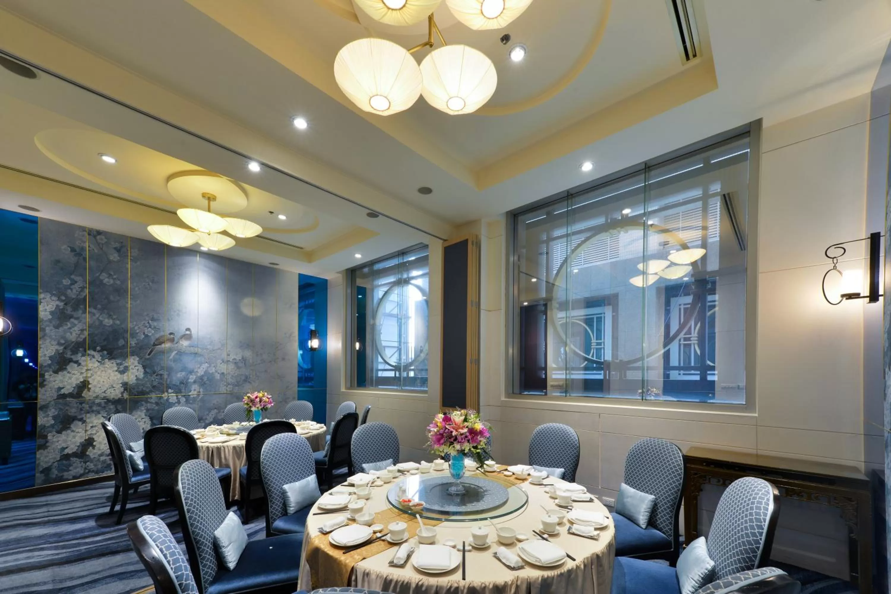 Restaurant/places to eat in Miracle Grand Convention Hotel