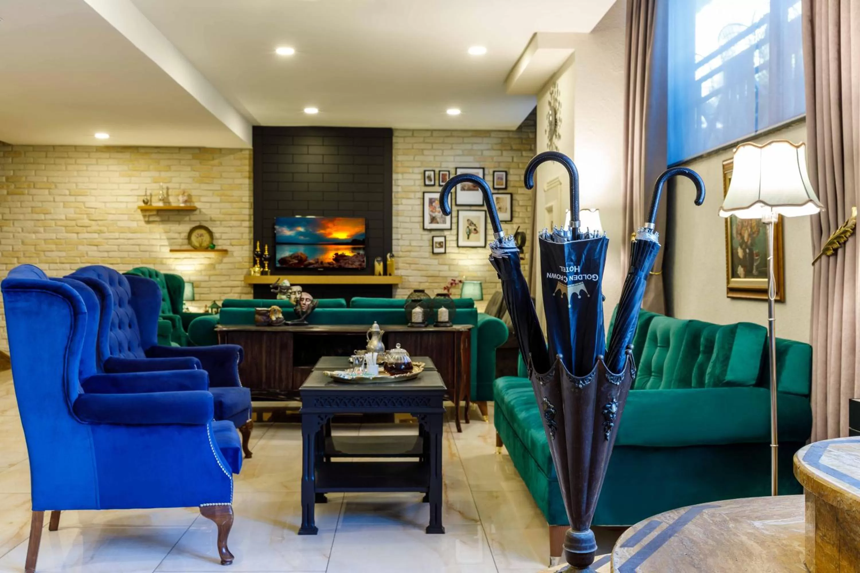 Lobby or reception in Golden Crown Hotel