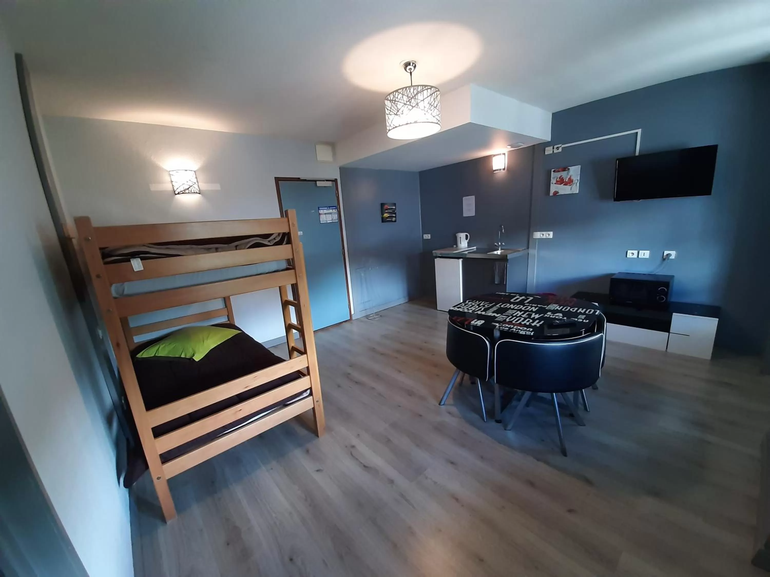 Kitchen or kitchenette in Hôtel de La Vallée