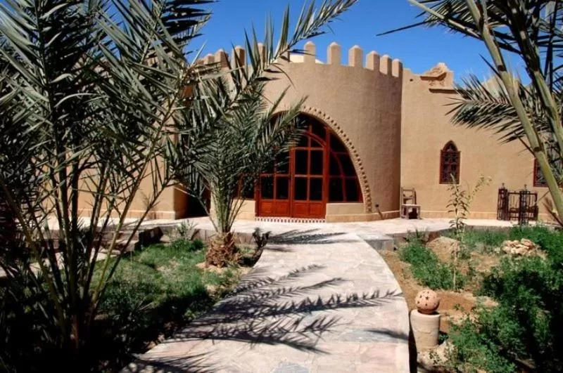 Facade/entrance in La Rose Du Desert