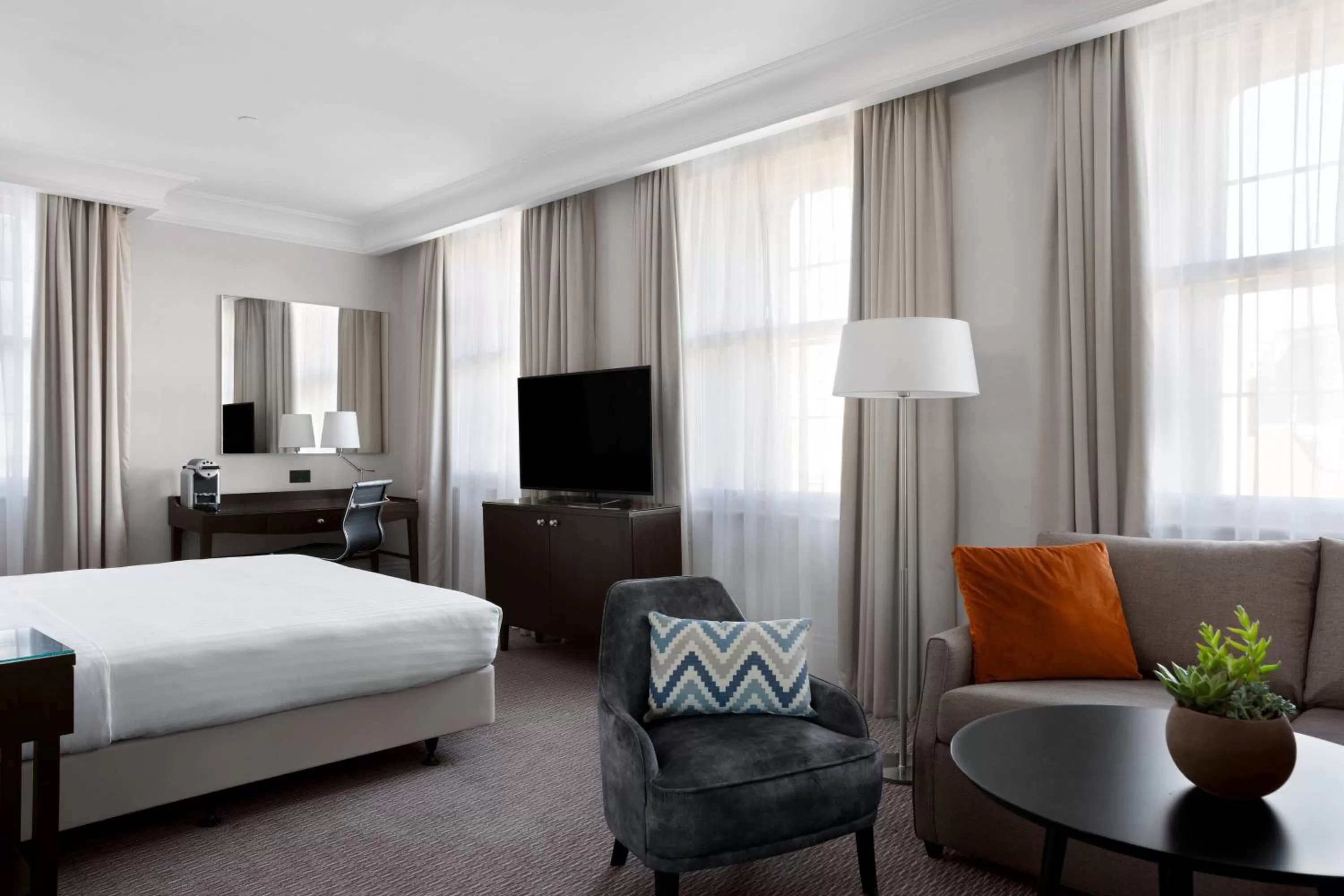 Photo of the whole room, Bed in Bristol Marriott Royal Hotel