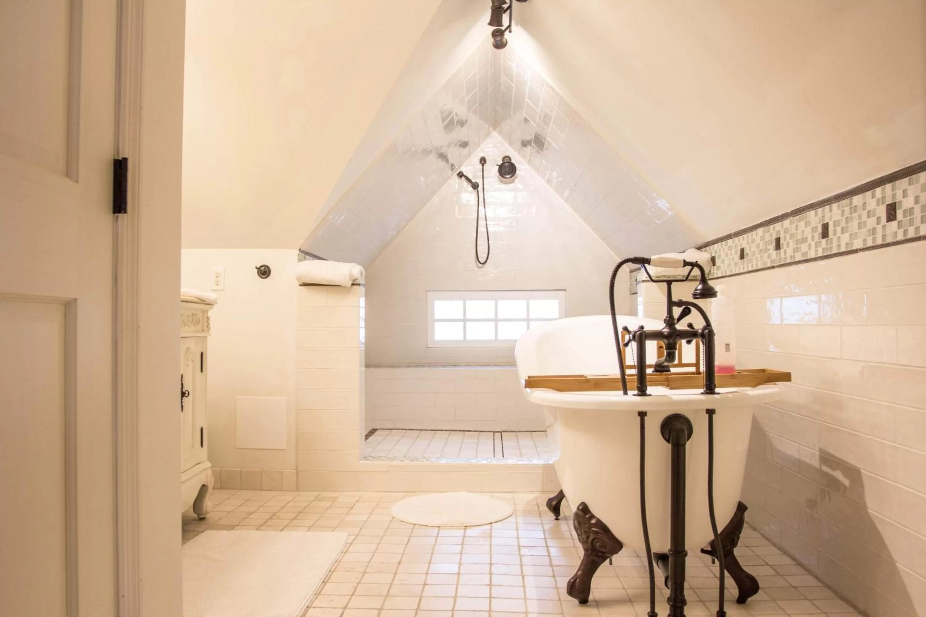 Shower, Bathroom in 1899 Inn