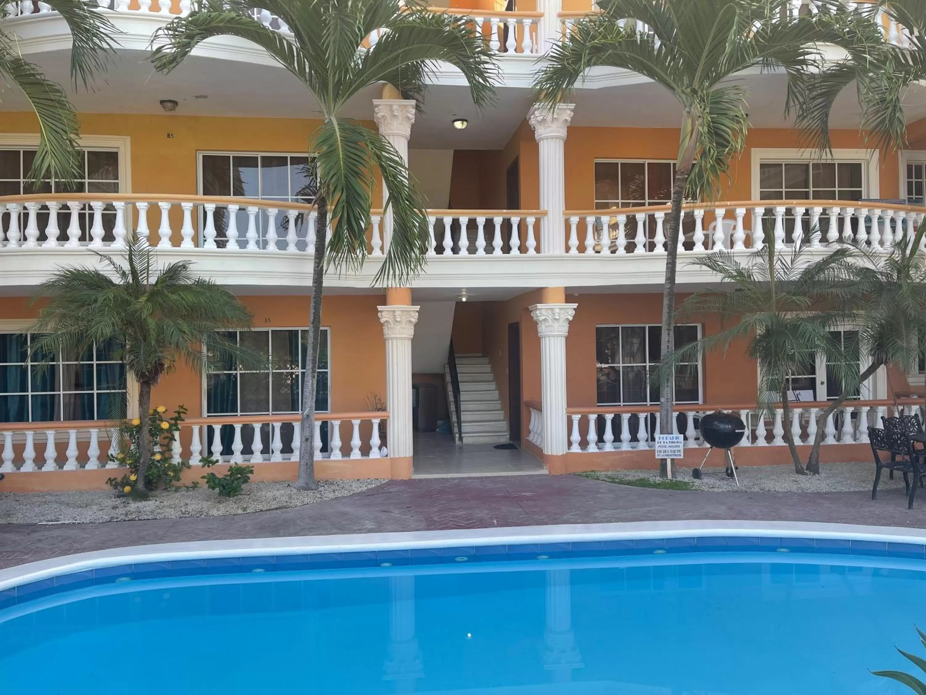 Swimming Pool in Yonah comfort punta cana, shared apartment