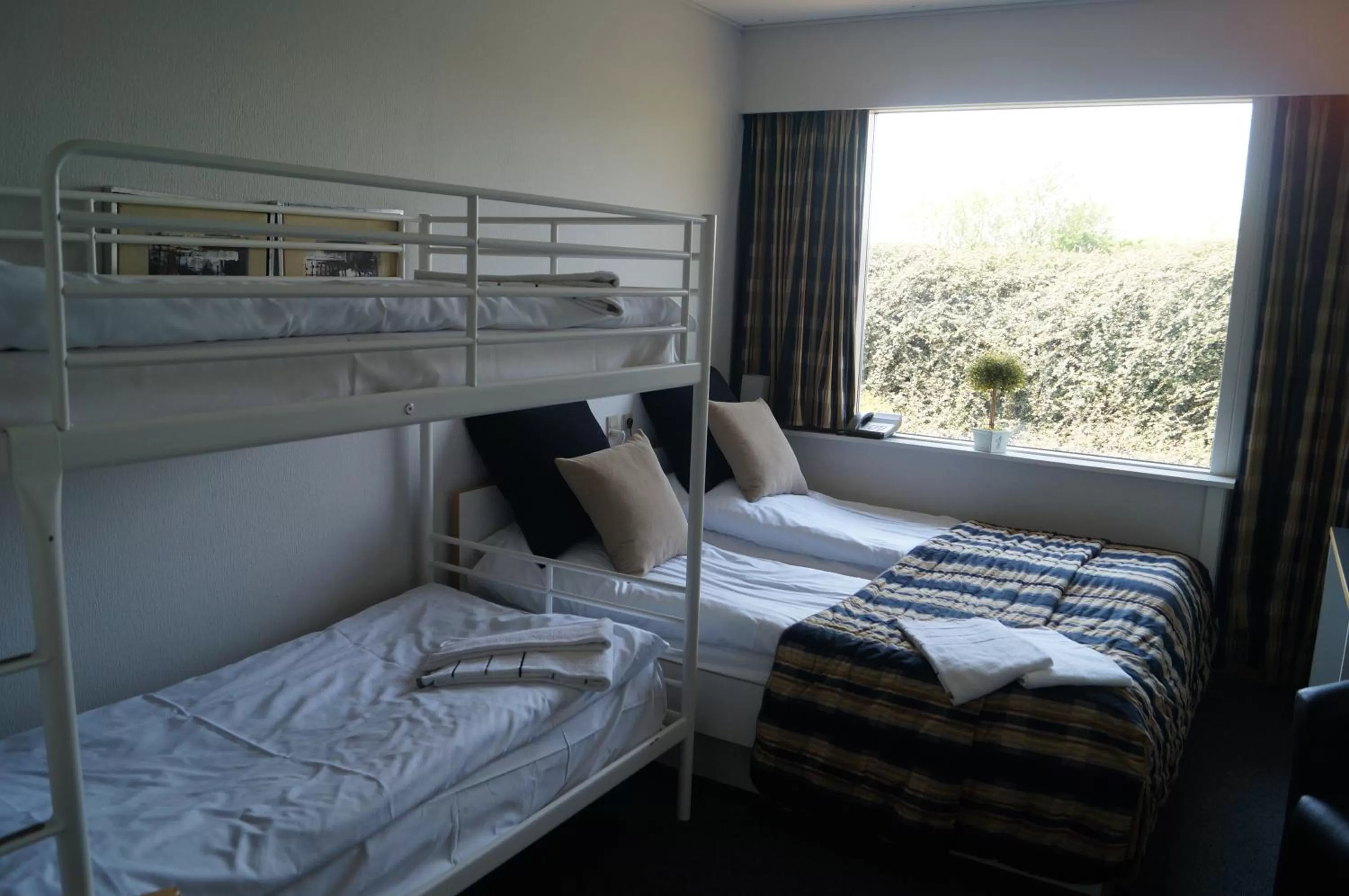 Family Room (2 Adults + 1 Child) in Hotel Pejsegaarden