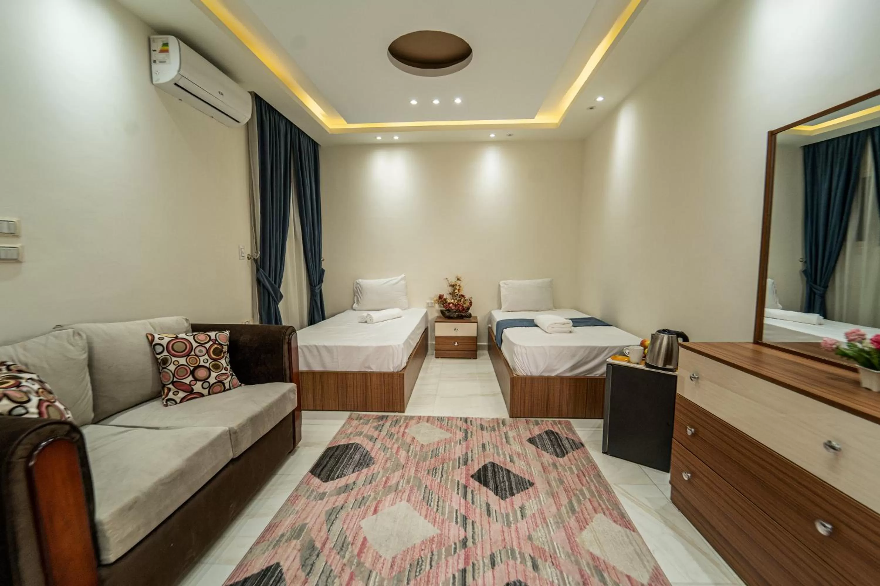 minibar, Bed in Gardenia Inn Hotel