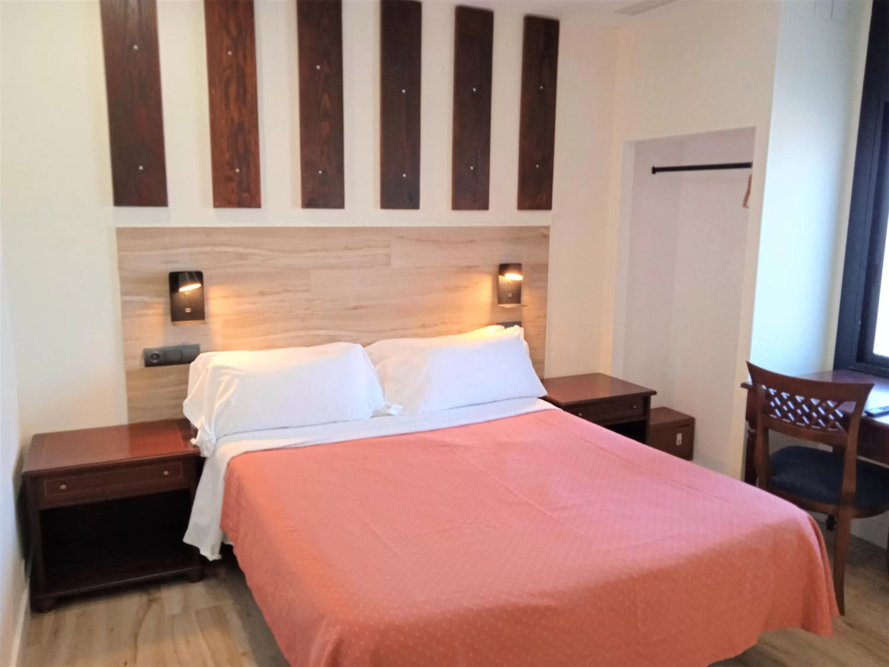 Photo of the whole room, Bed in Hotel 153