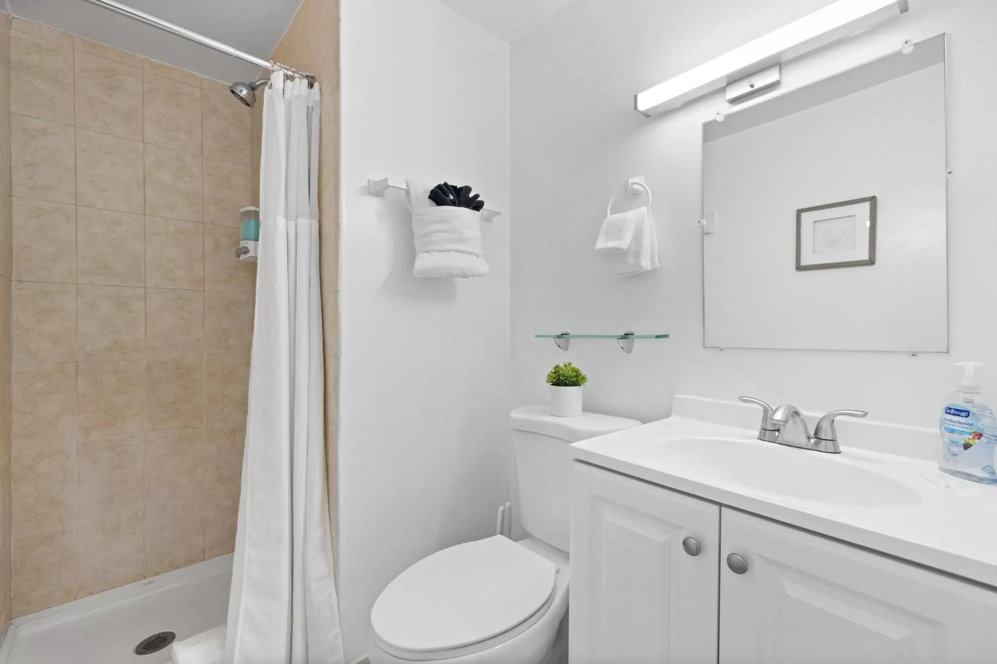 Shower, Bathroom in Sunset Inn-South Miami