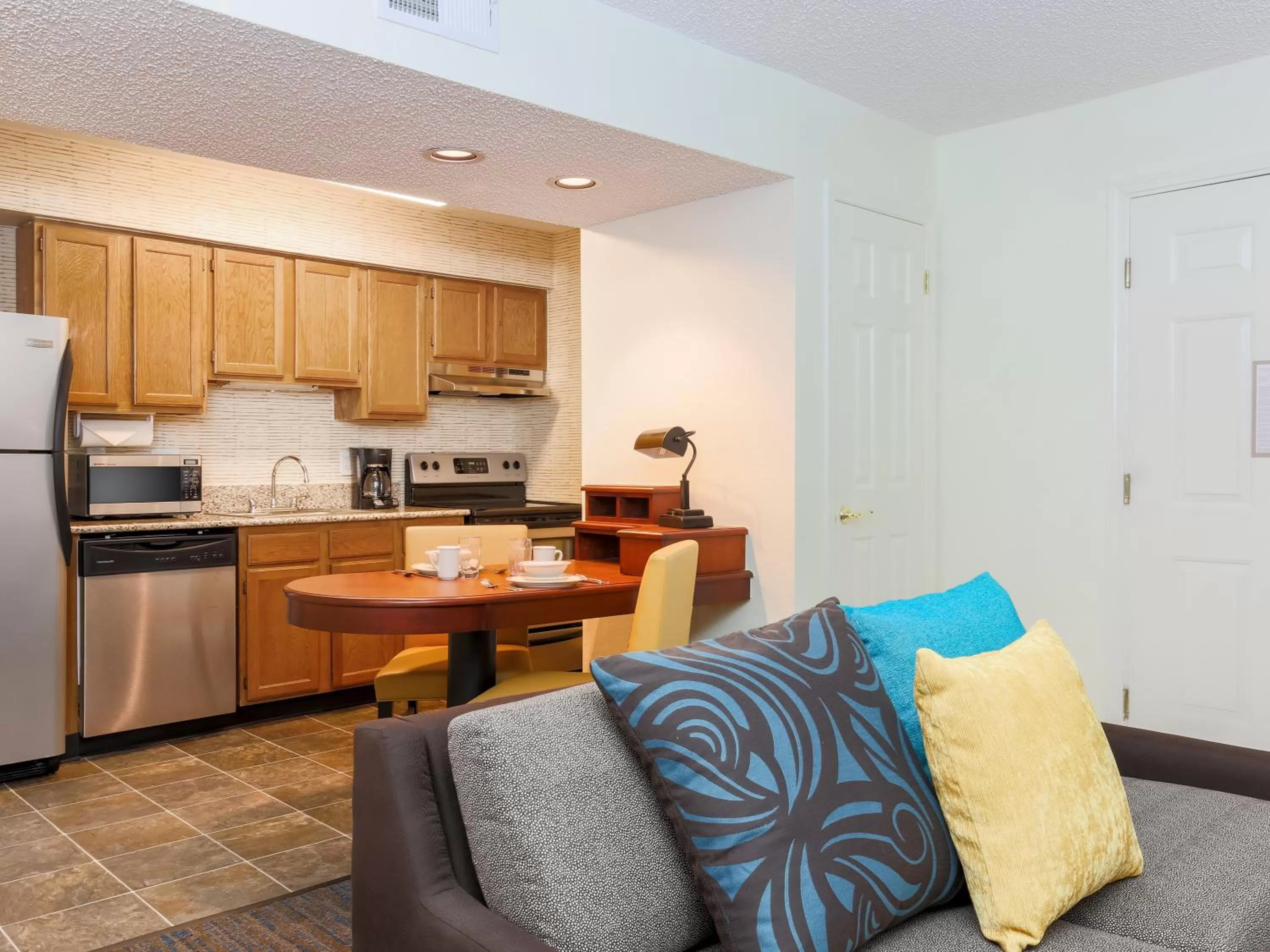 Kitchen or kitchenette in Hawthorn Suites by Wyndham Tinton Falls