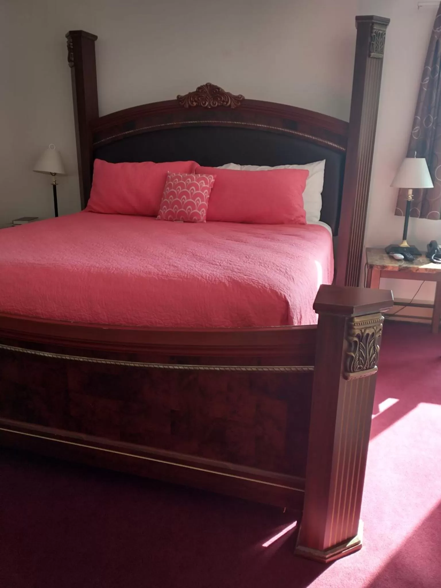 Bed in Americas Best Value Inn Sauk Centre