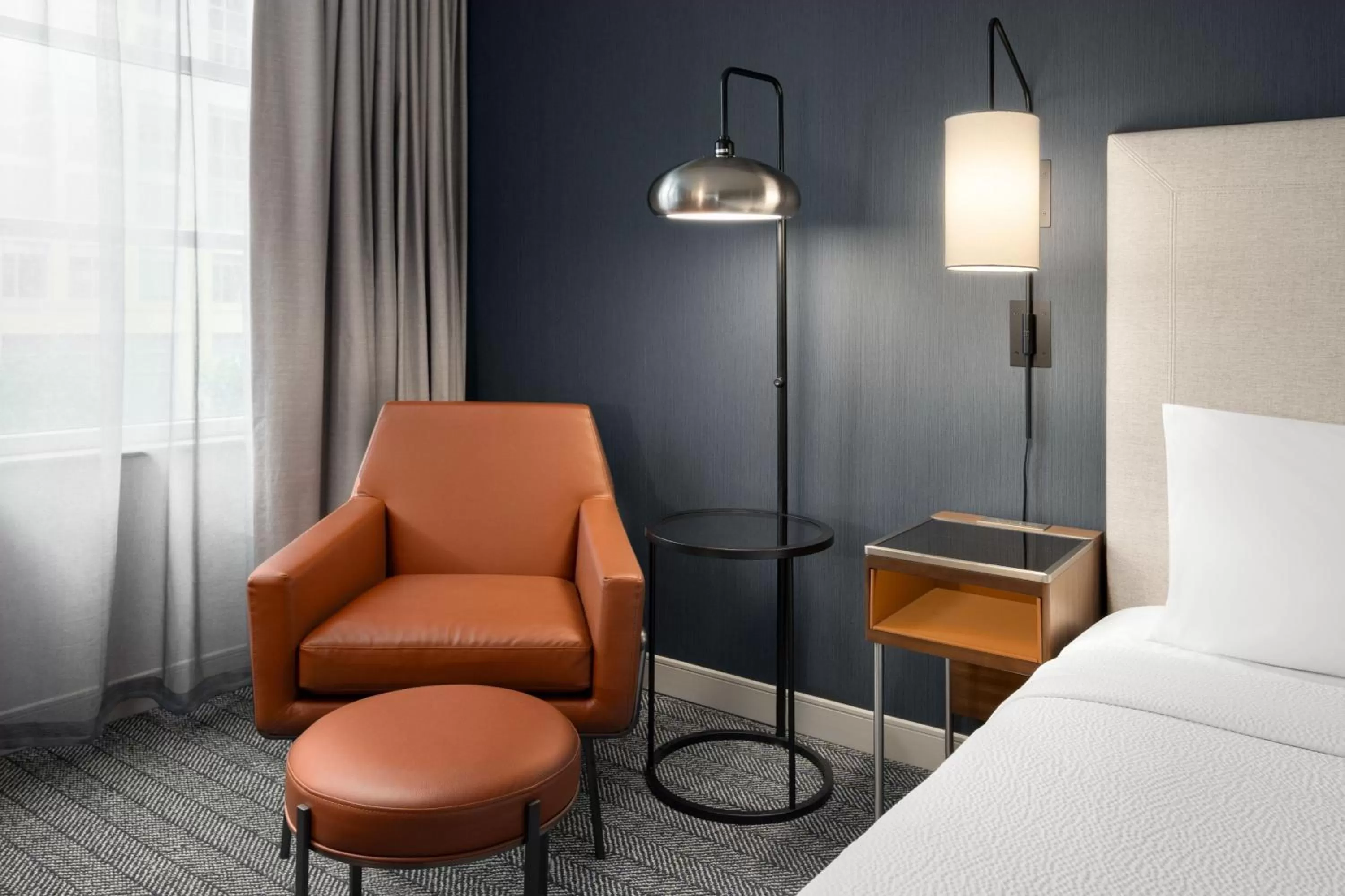 Photo of the whole room, Bed in Courtyard by Marriott Seattle Bellevue/Downtown