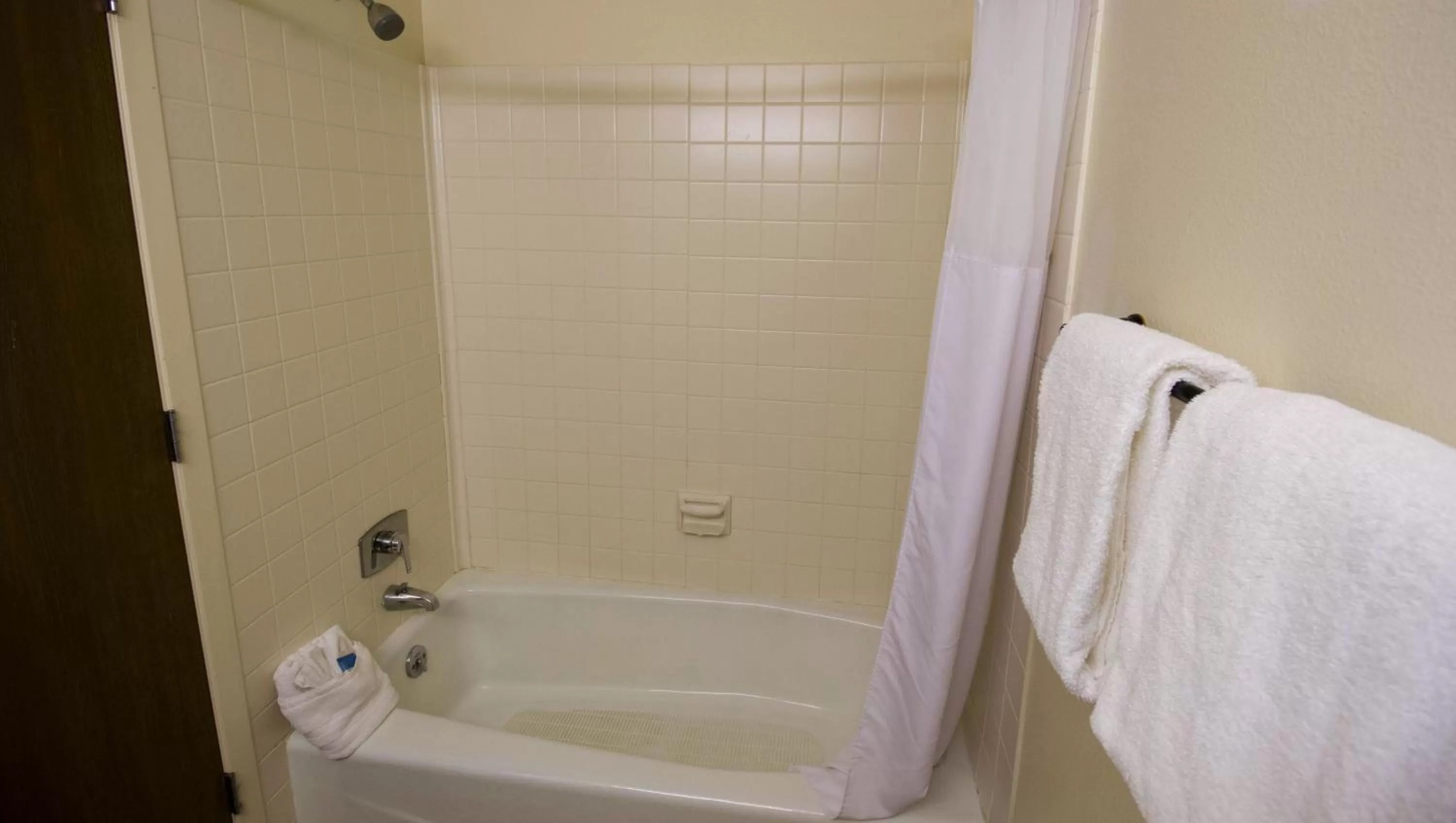 Bathroom in Ticaboo Lodge