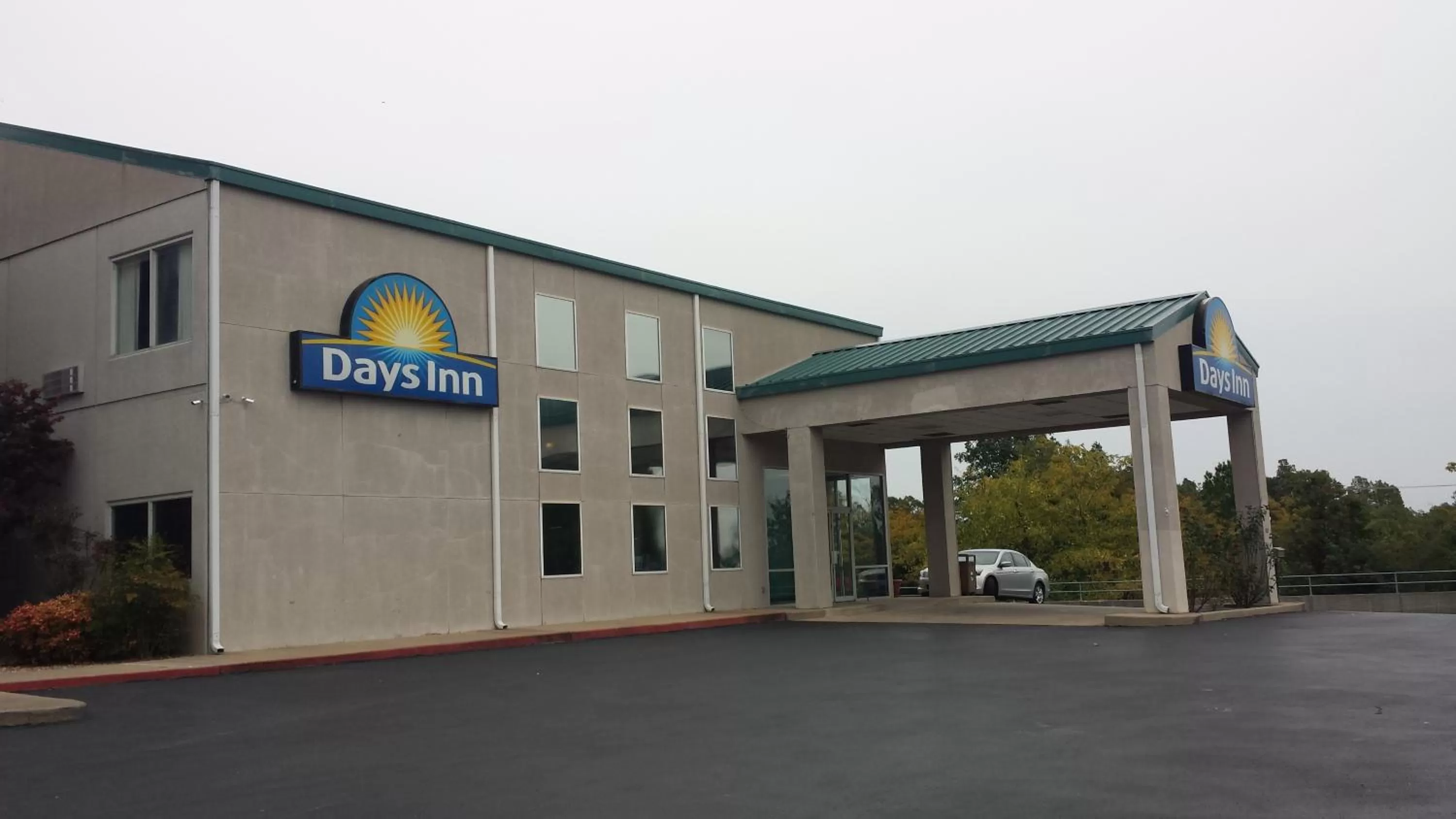 Property building in Days Inn by Wyndham Harrison