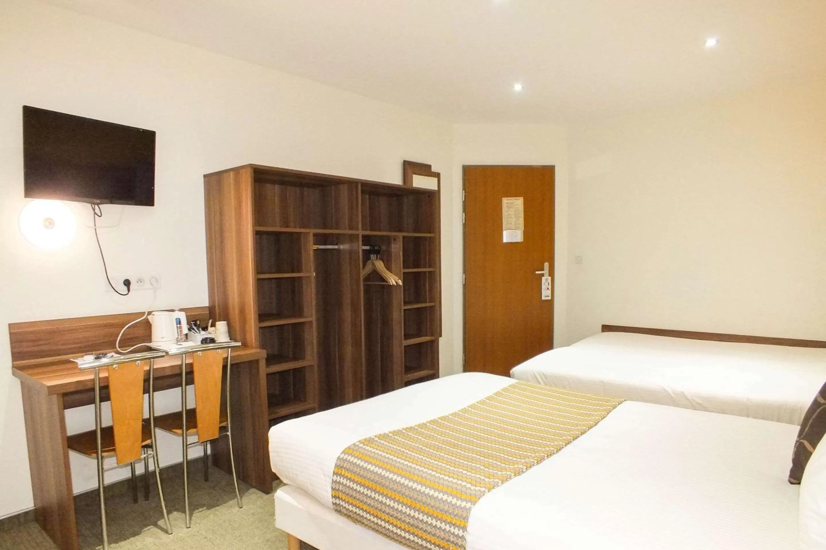 Photo of the whole room in Hotel Cecil Metz Gare