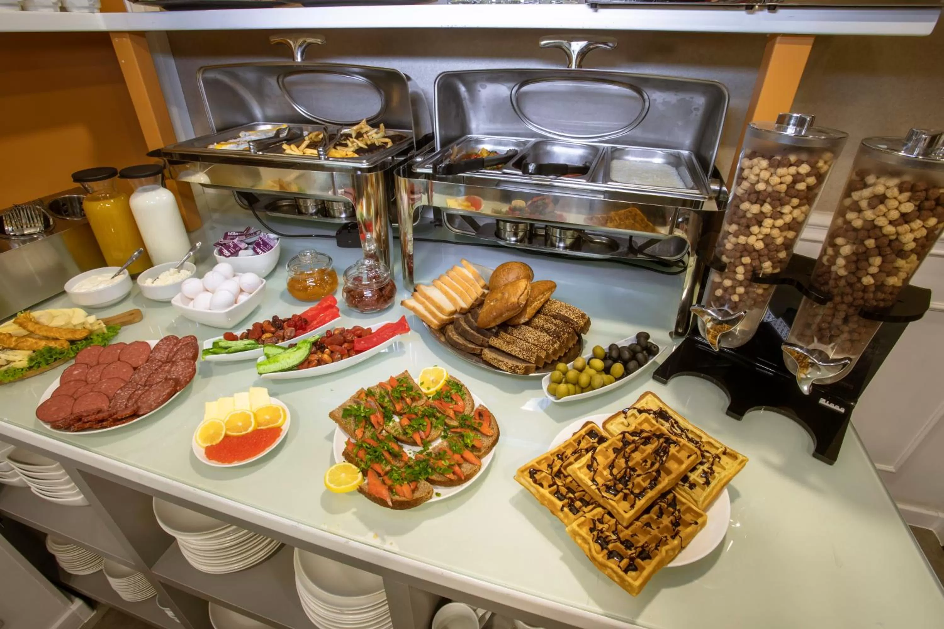 Food and drinks in Apart Hotel West