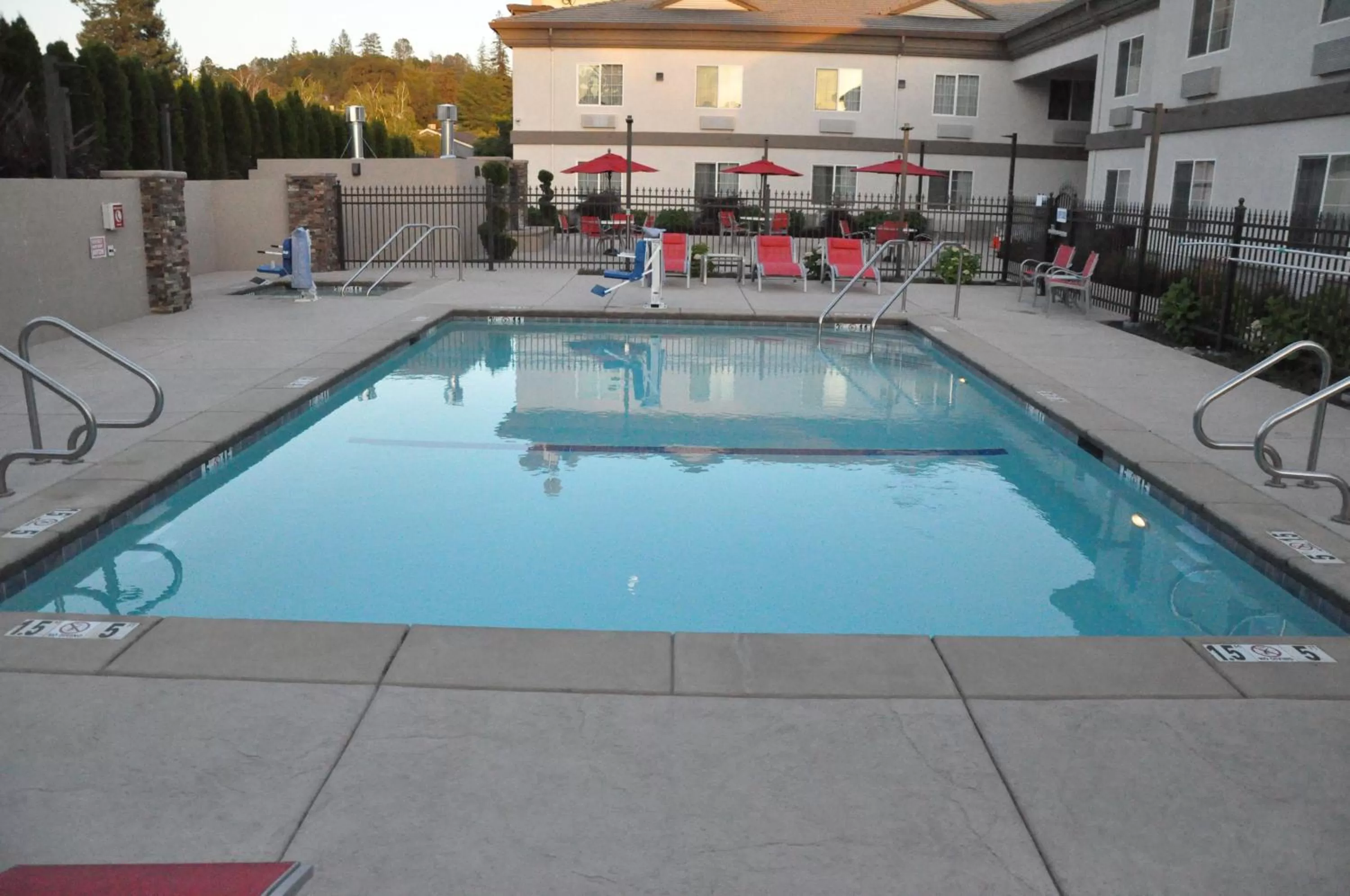 Swimming pool in Holiday Inn Express & Suites Jackson by IHG