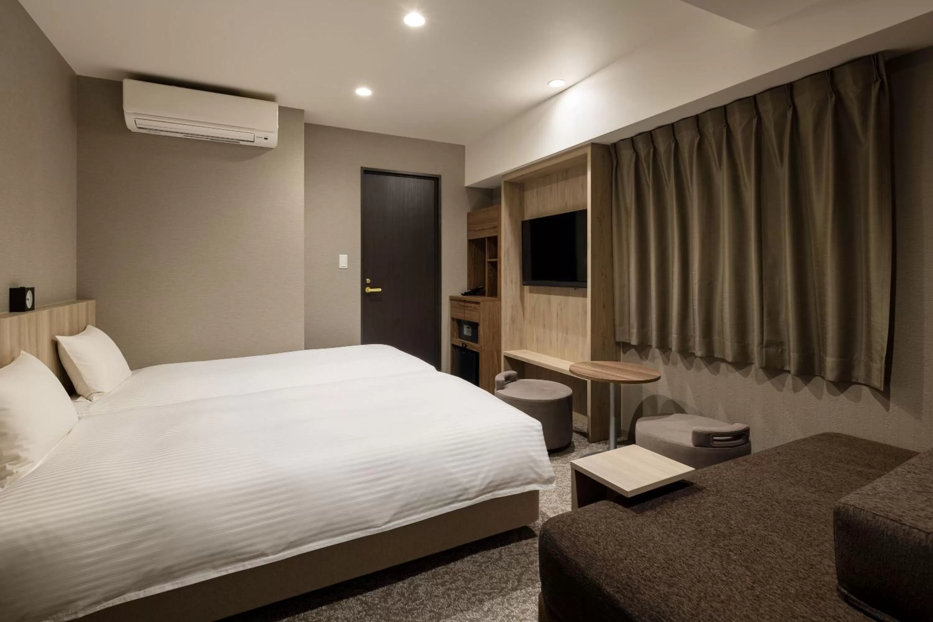 Photo of the whole room in the b namba-kuromon