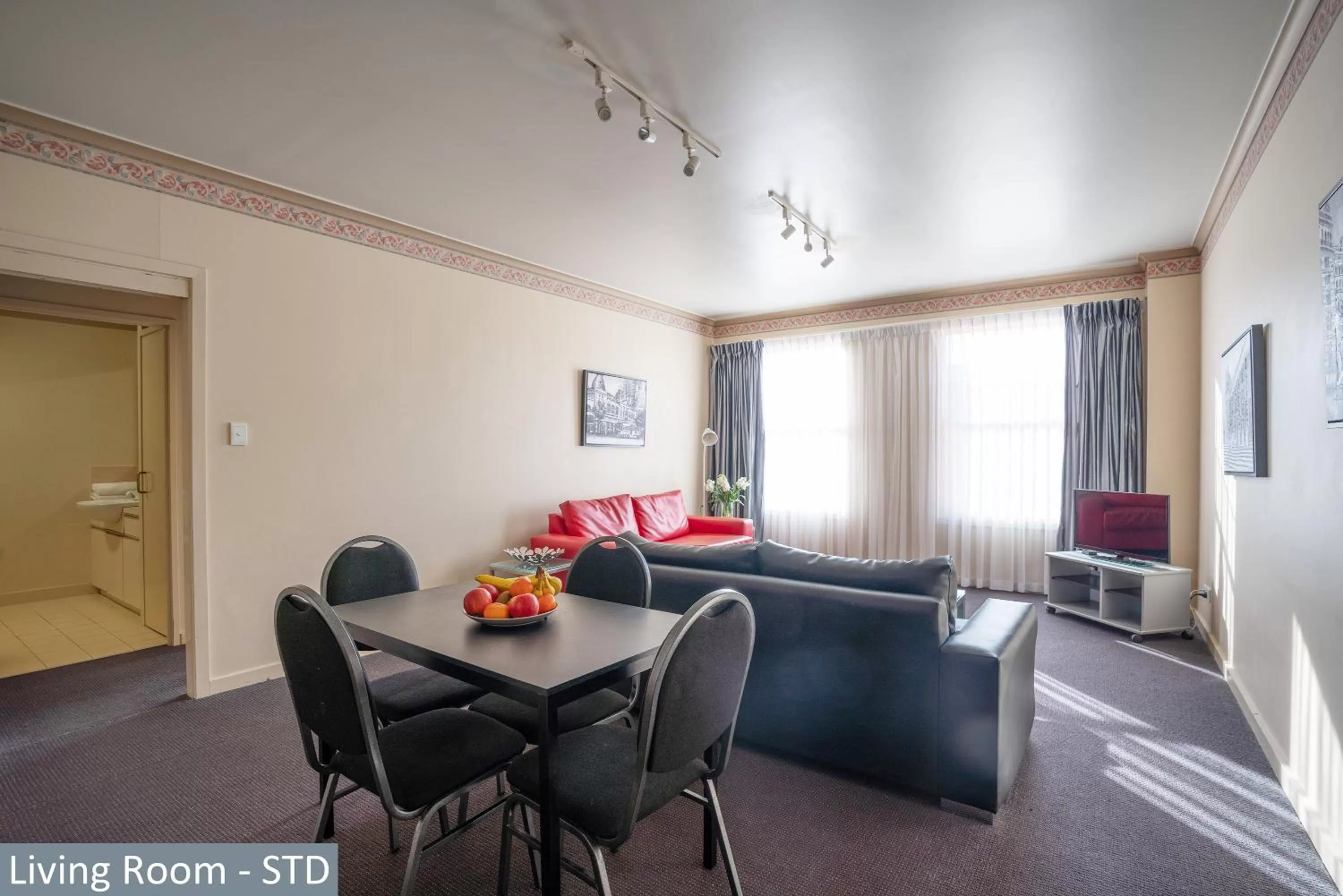 TV and multimedia in Clocktower Apartment Hotel