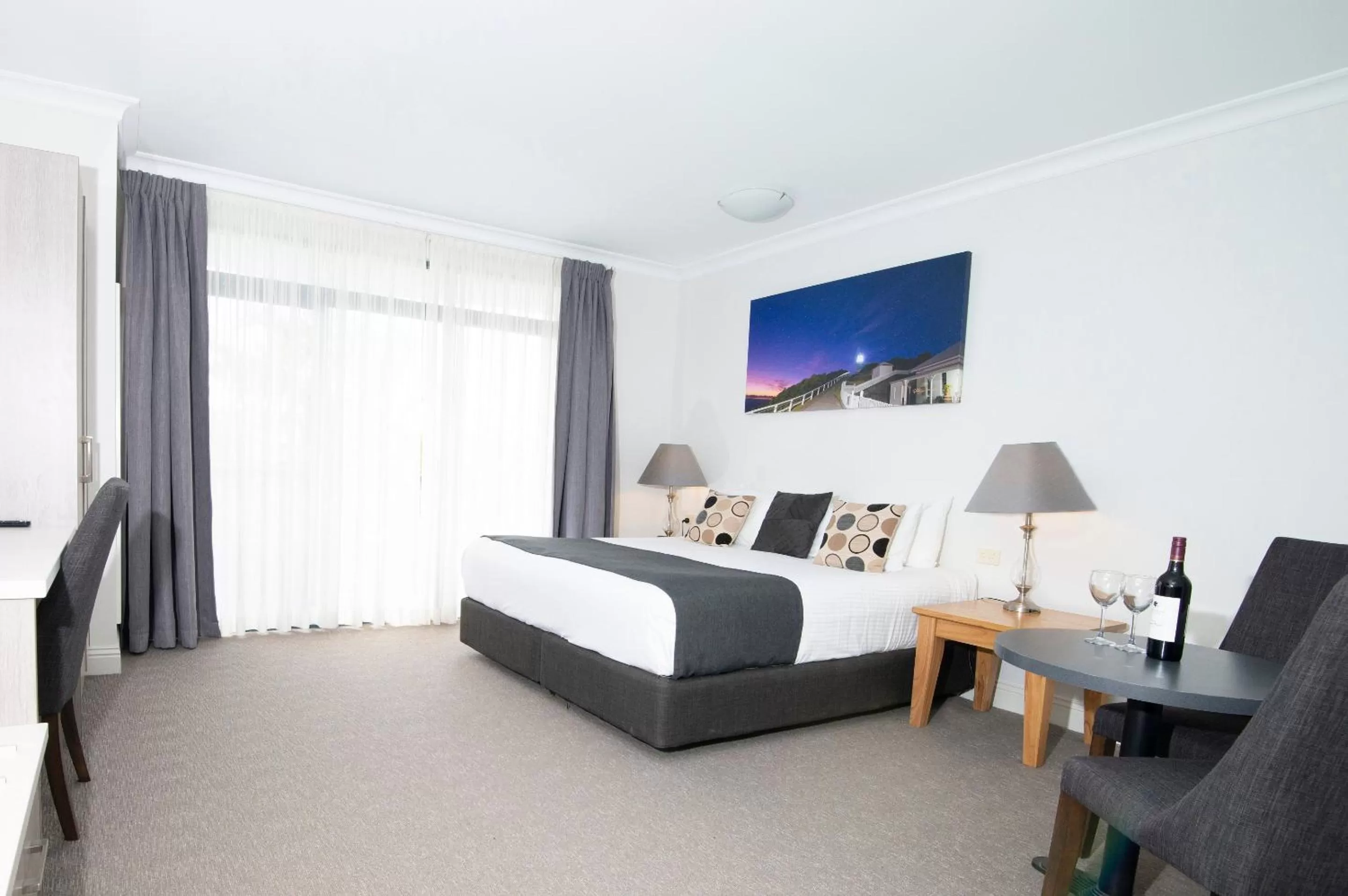 Bed in Rockpool Motor Inn