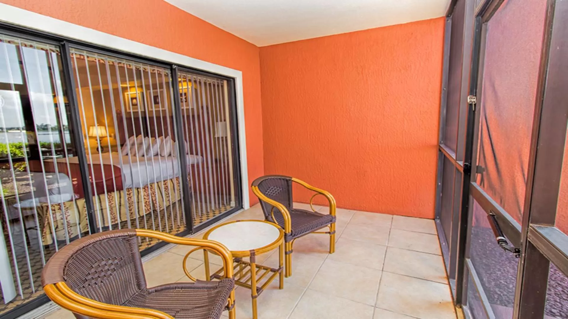 STUNNING CONDO NEAR UNIVERSAL STUDIOS