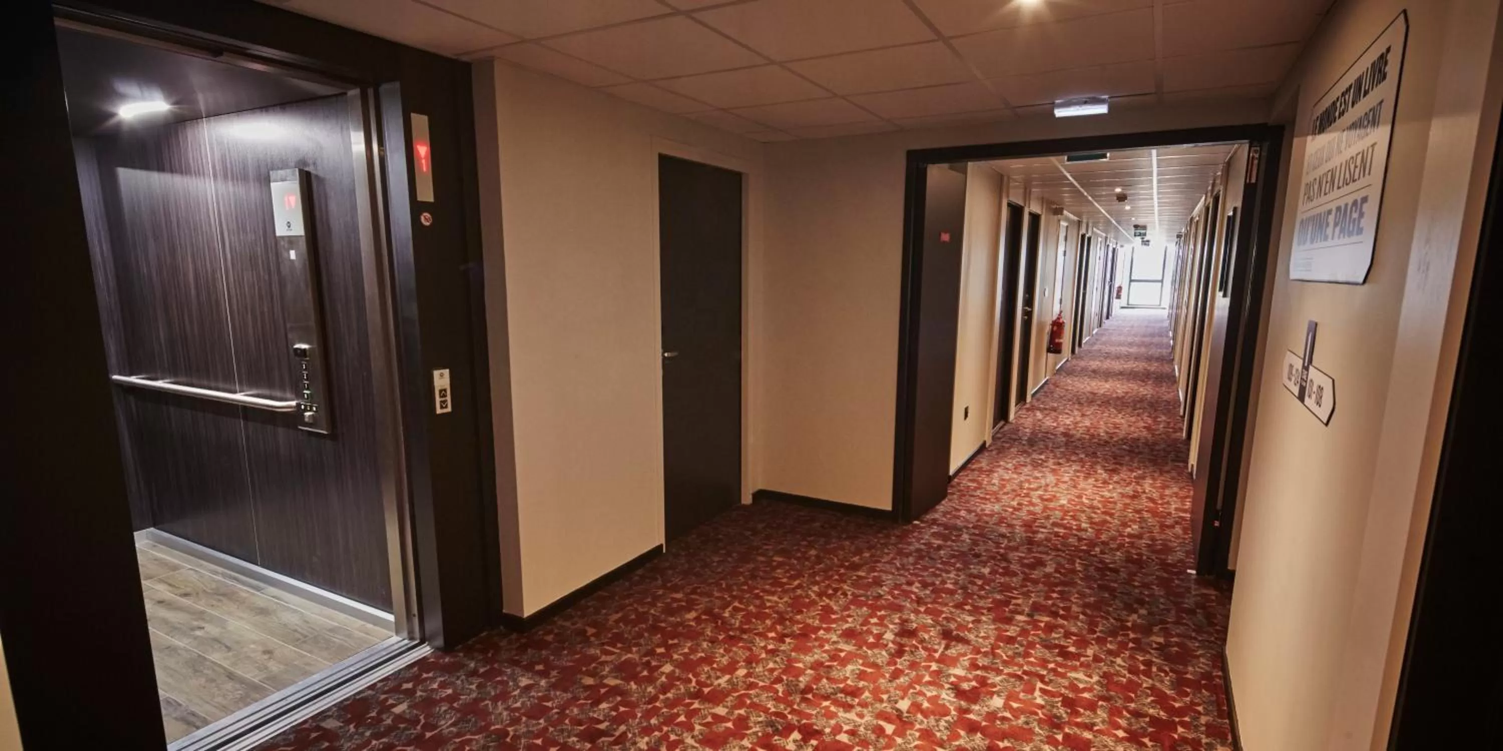 Property building in Kyriad Combs-La-Ville - Senart