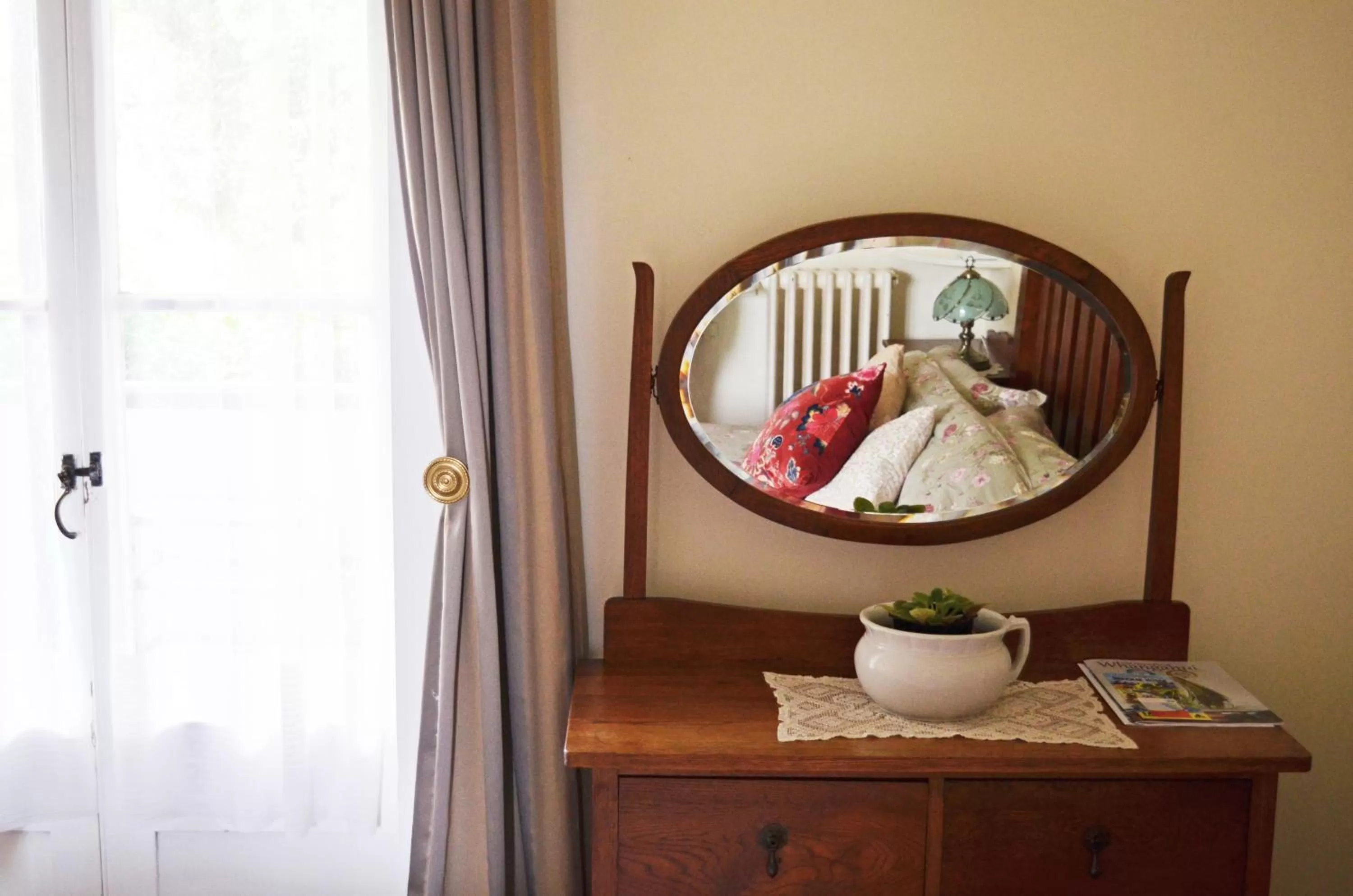 Bedroom in Braemar House B&B and YHA Hostel