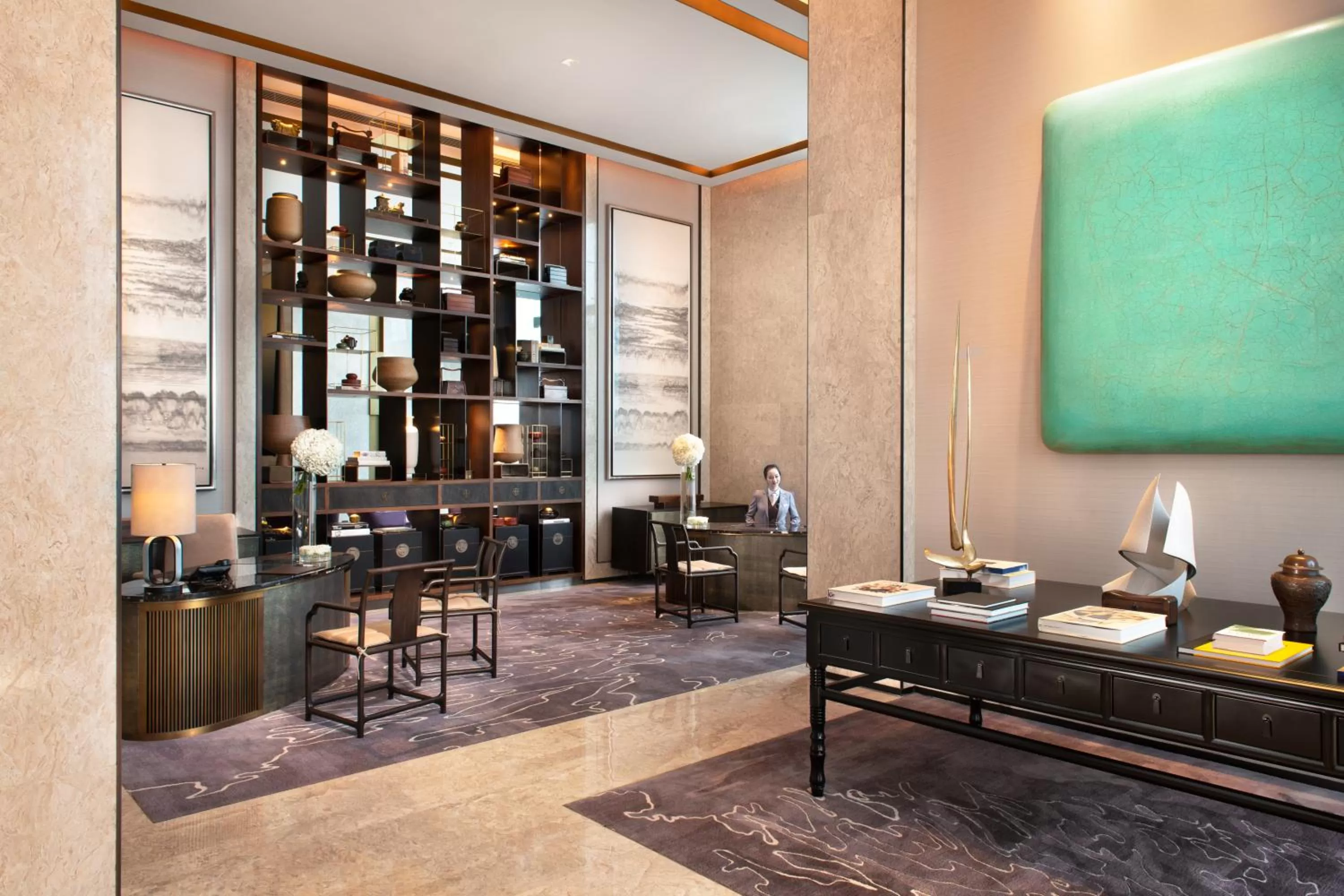 Seating area in Raffles Shenzhen, Situated in the heart of One Shenzhen Bay, Book Now to Enjoy Free Minibar and Happy Hour Privileges at Long Bar on 71F