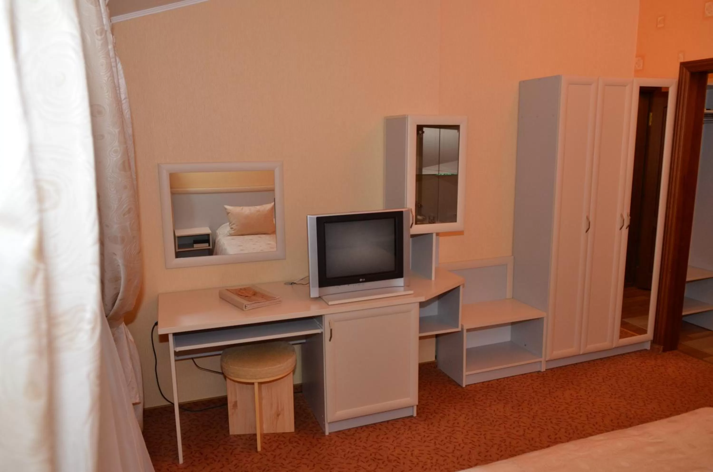 TV and multimedia, Bed in Hotel Serpanok